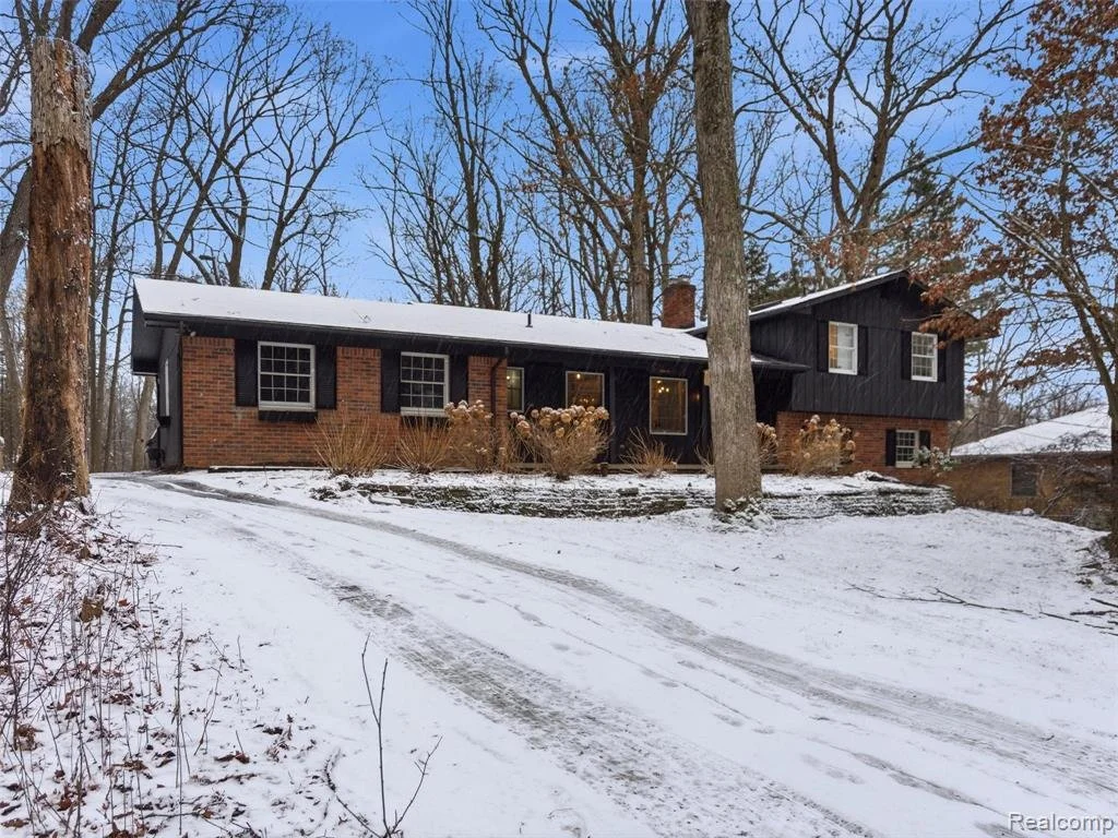3227 Cairncross Dr, Oakland Twp, MI