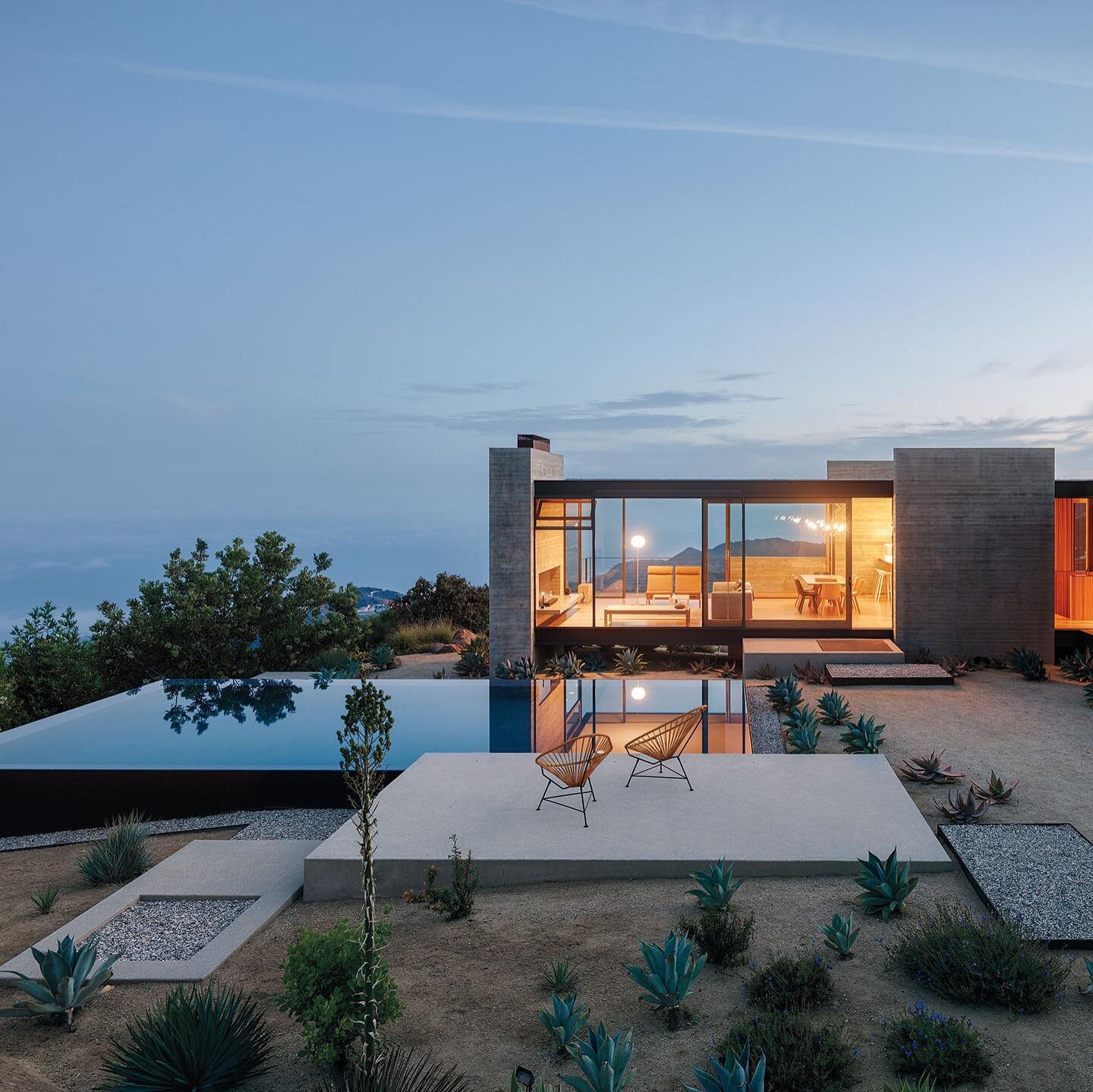 Breathtaking work from Sant Architects.  This insane home was literally built into a boulder strewn site in Topanga Canyon, with awe inspiring views to the Pacific Ocean and the Santa Monica Mountains. 
📸 Joe Fletcher

#amazingarchitecture  #environ