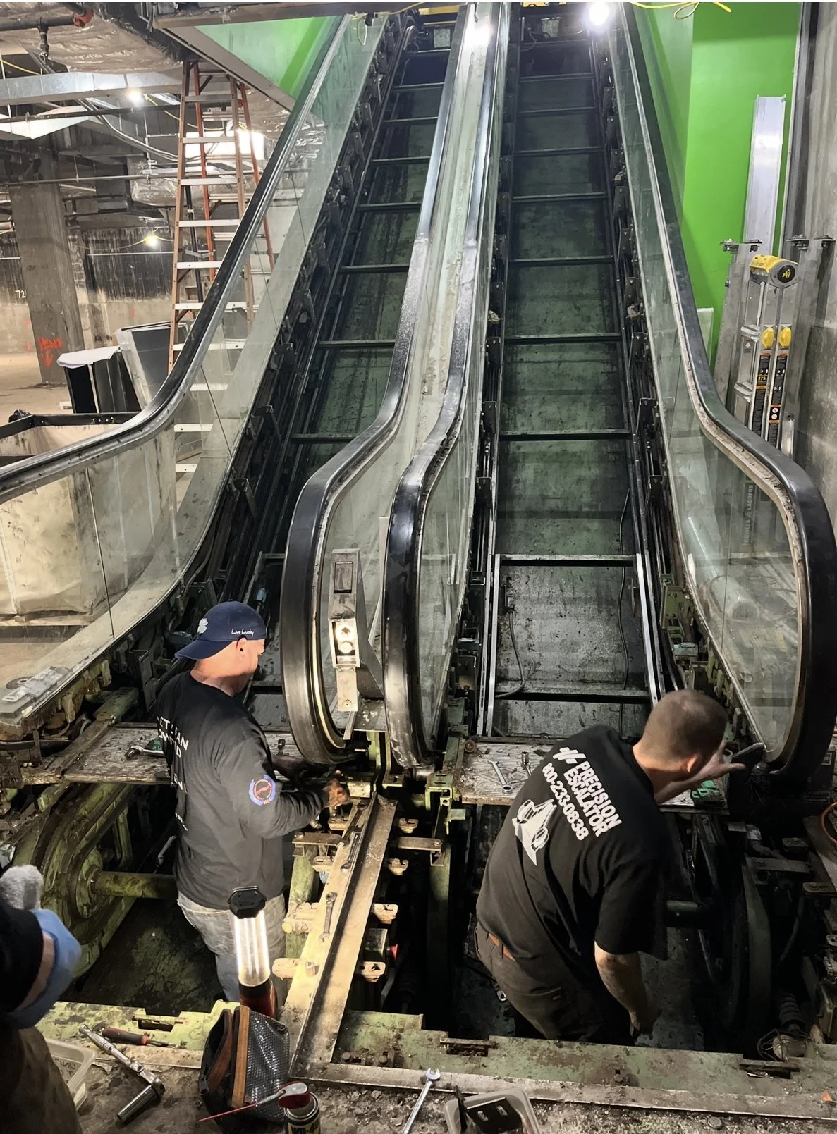 Alrac Team escalator repair