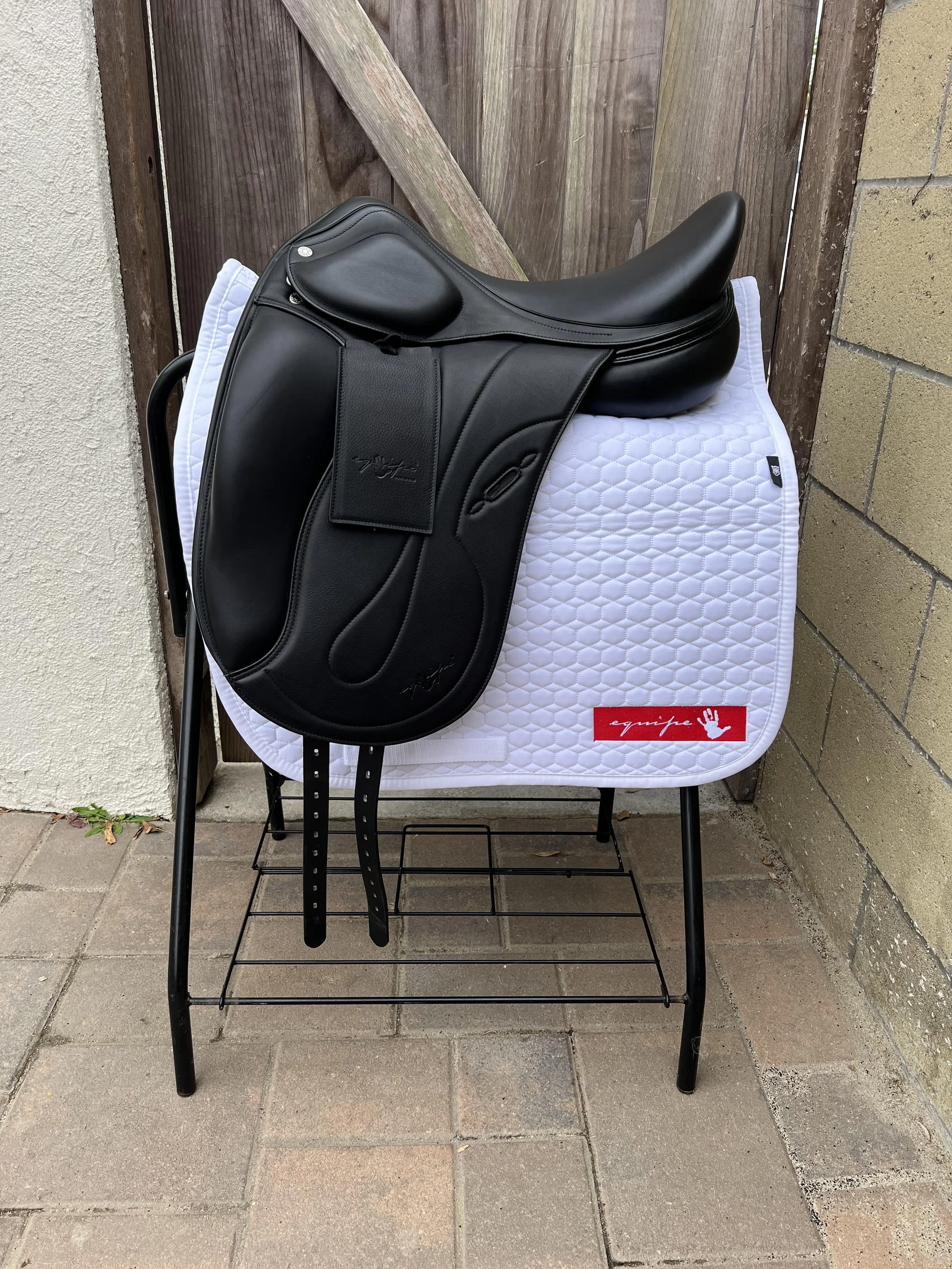 EQUIPE ORACLE 17.5L +2 M - BRAND NEW, never been used, Model year 2020. Best for horses with tall and long withers, more narrow types. Wood tree, adjustable. $5,000.