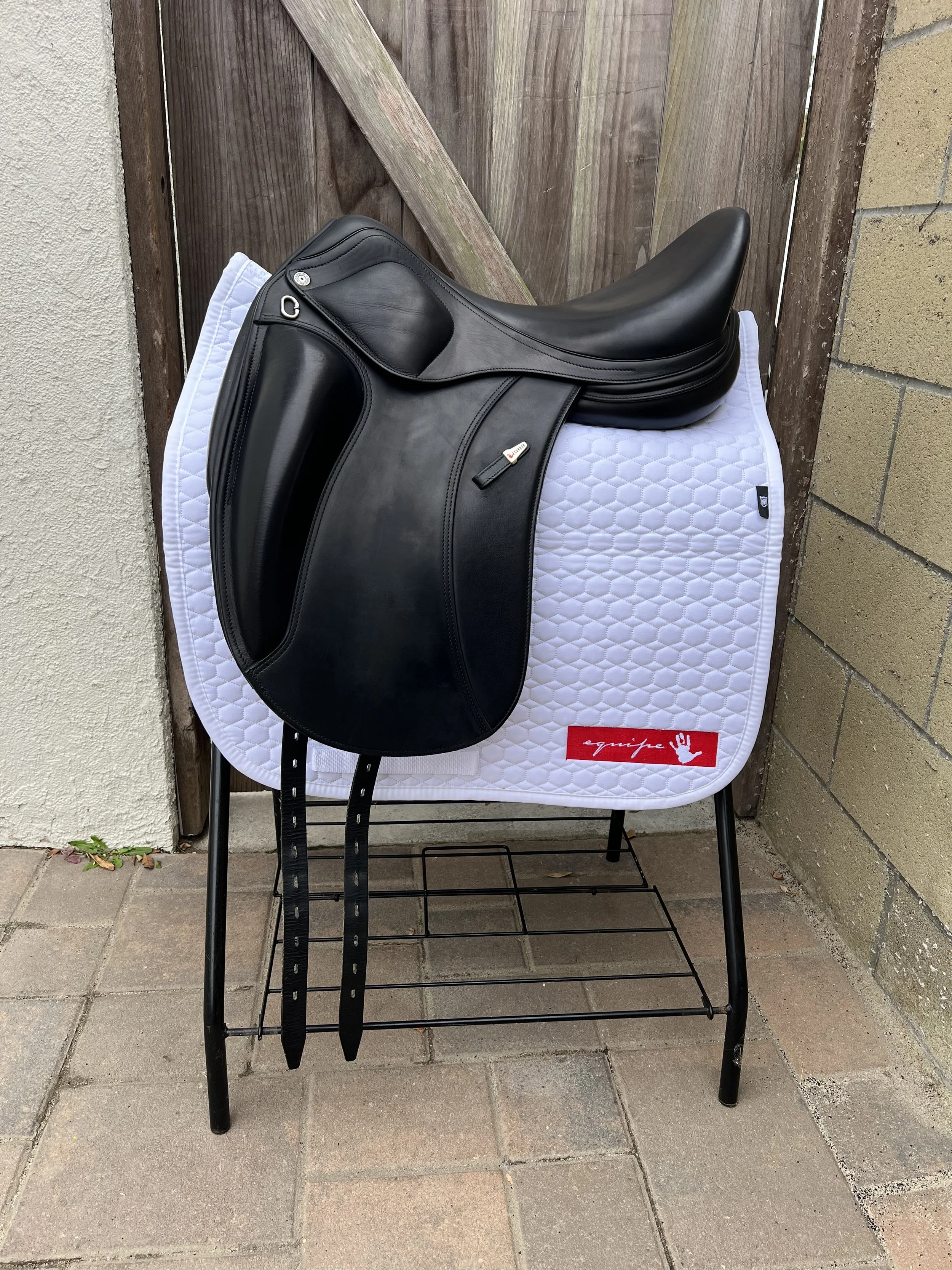 EQUIPE GLAMOUR 17.5N M +0.5 - Model year 2023. Very good condition. Adjustable tree. $4,500 motivated seller, offers considered.