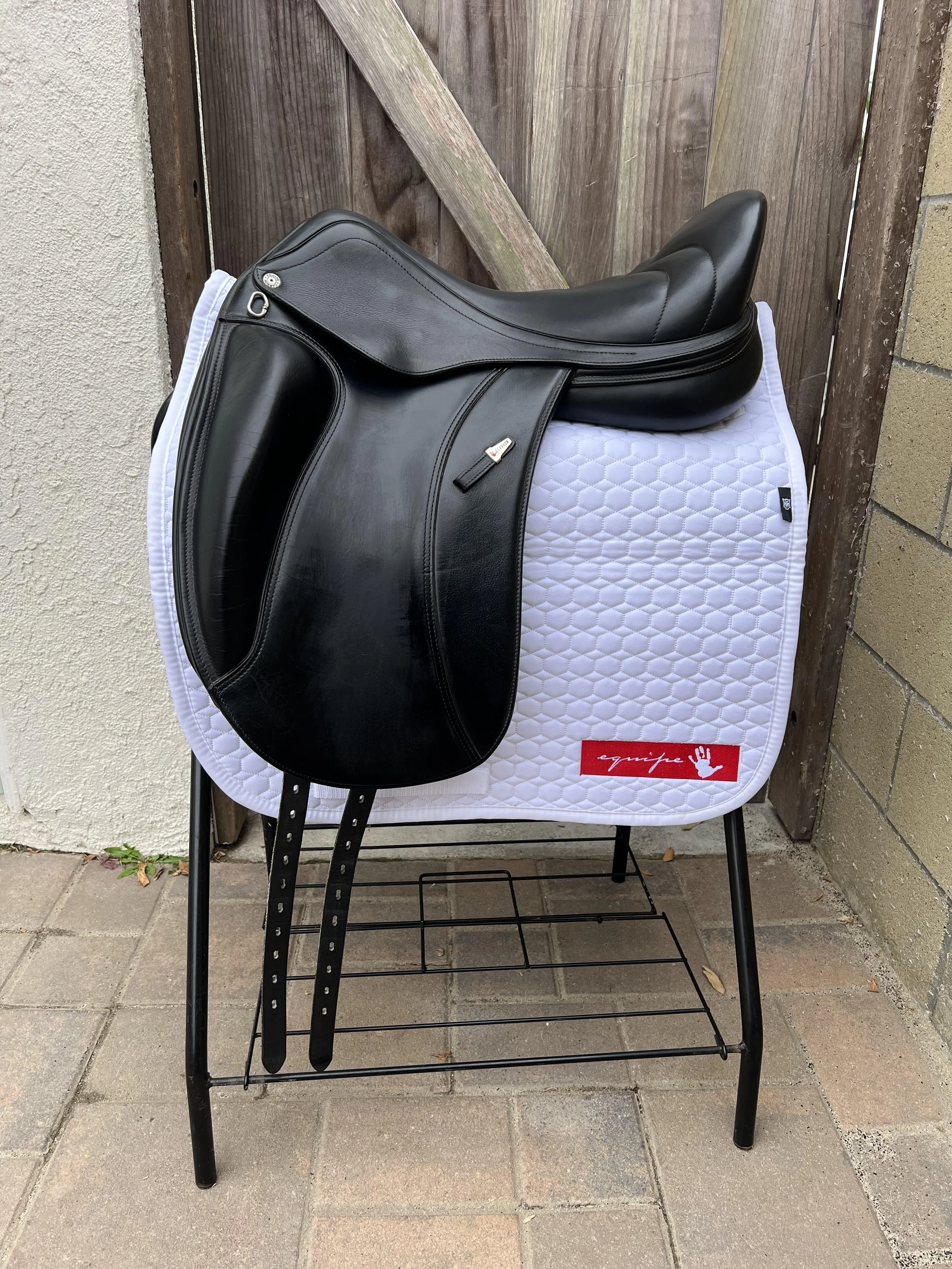 EQUIPE GLAMOUR 18L +2 -0.5 Model Year 2022 - Padded seat. Best for horses with tall and long withers and more narrow. $4,500, All offers considered.