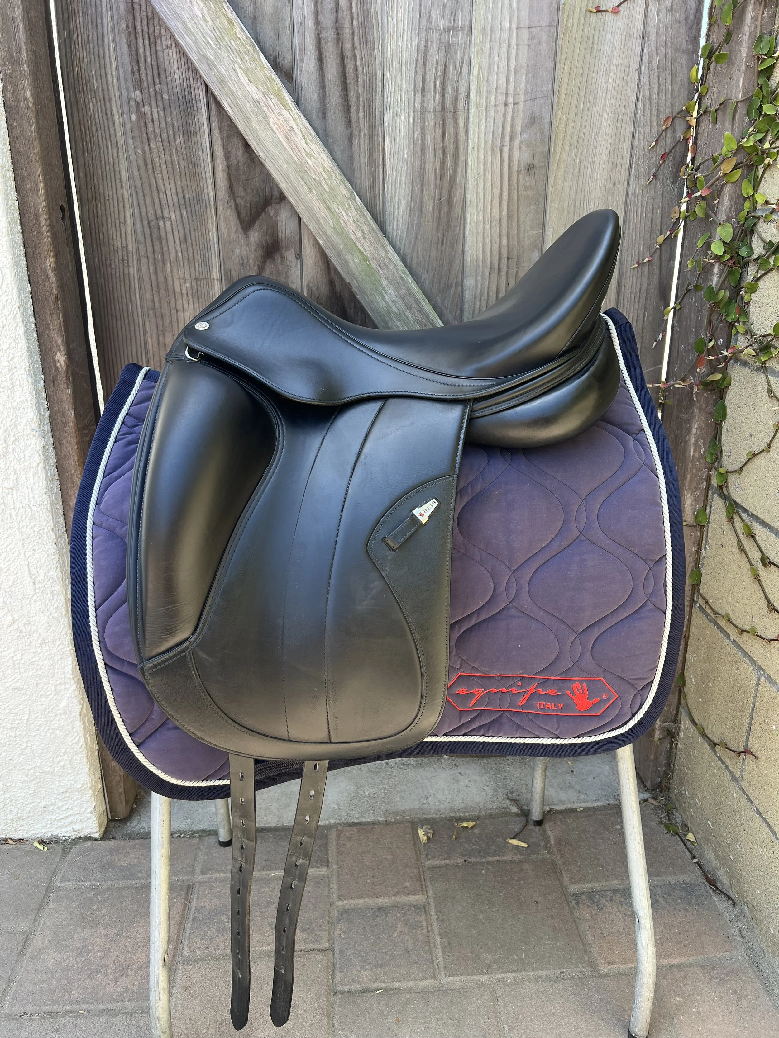EQUIPE KALIFORNIA 17.5N M +1 (med-wide). 2022 model, adjustable tree. Good condition, shows mild normal wear on flaps and mild wrinkling in seat. $4,750.