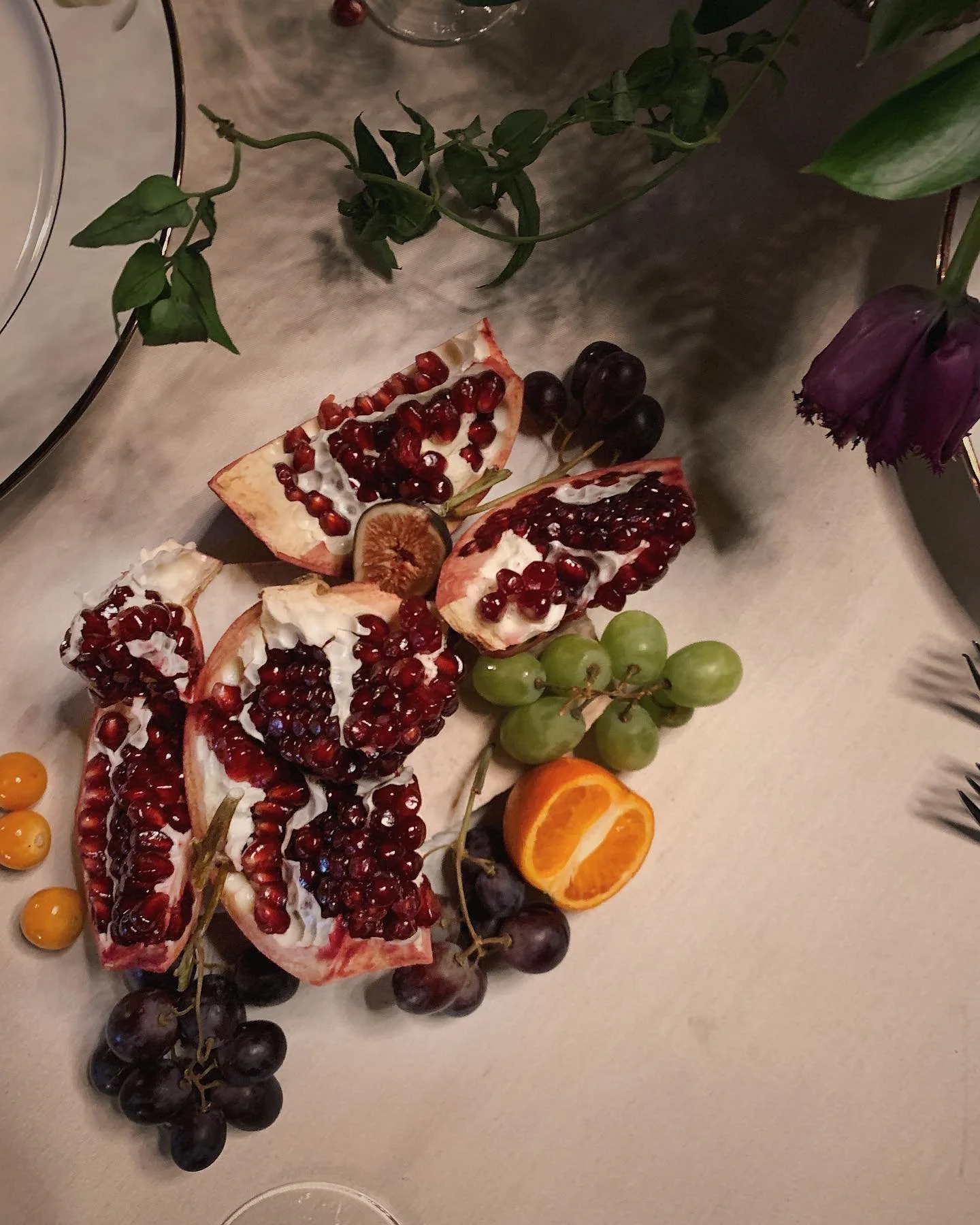 Pomegranates &amp;
Figs &amp;
Grapes &amp;
Pears &amp; 
Clementines &amp; 
Cherries &amp;
Tomatoes 

Here for all the produce styling 🌙

_______

For @rosehipfloral 

Planner: @kylemichelleweddingsandevents 

Venue: @boweryhotel @boweryhotel_events 