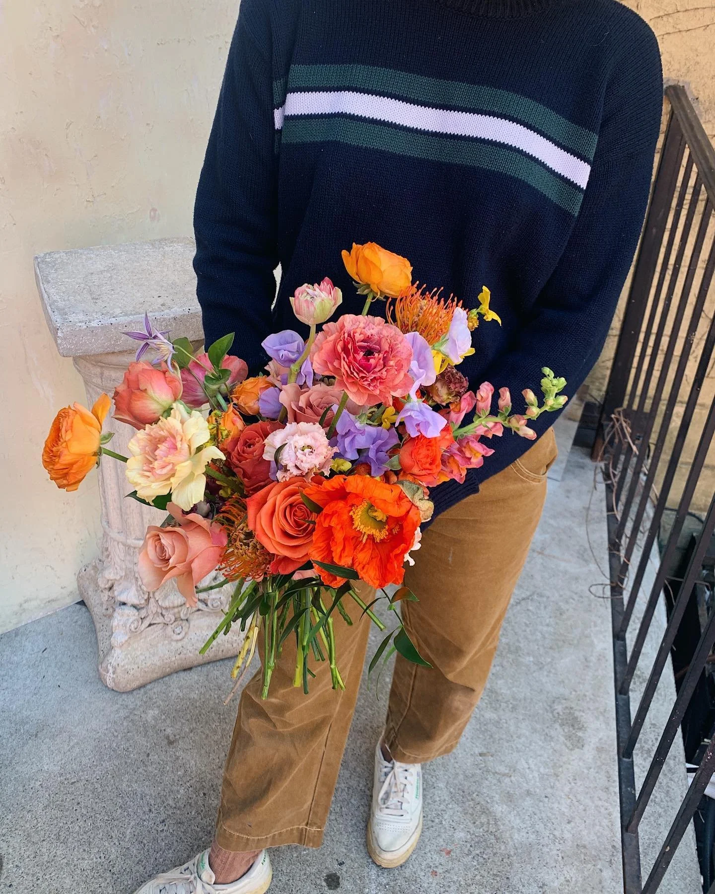 Sway with me 💃🏻

Poppies, pincushion proteas, and pops of lavender to hit the groovy notes in the design brief 🪩

_______

Bridal bouquet for @rosehipfloral 

Held by @tropicaliabotanica 

#springweddingflowers #orangeweddingflowers #2025bride #20
