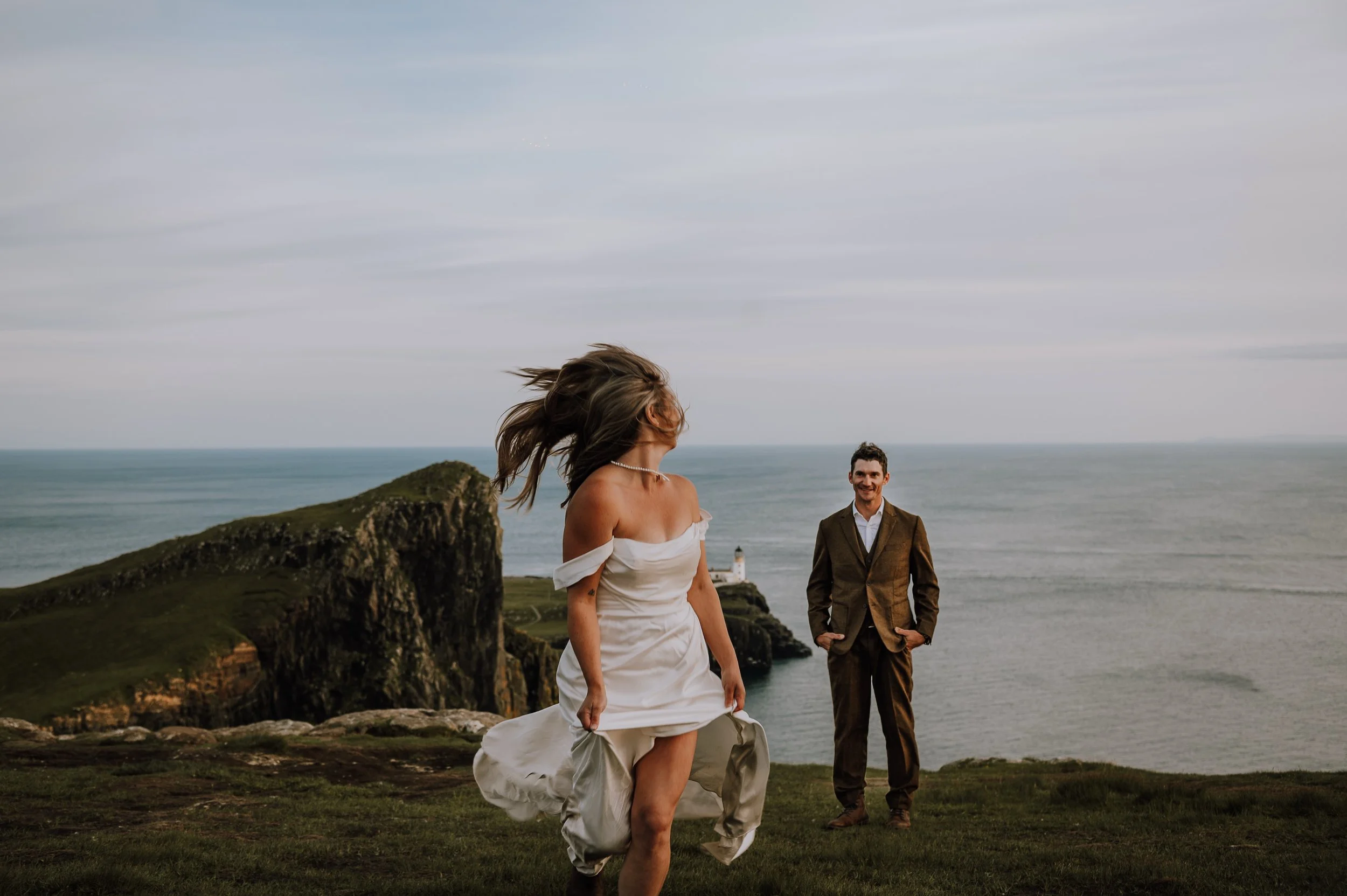 Nicole and Brenan | Scotland | 10 year anniversary

This summer, I got to knock off a bucket list session I have been dreaming of since 2015. Getting to travel to one of my favourite places in the world AND getting to photograph these two lovely huma