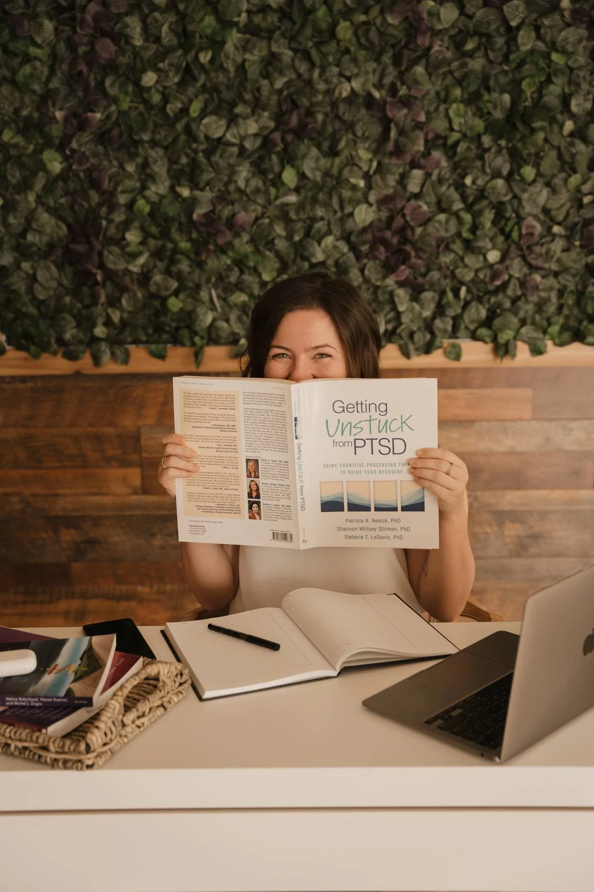 Dr. Emily MacQuarrie (Supervised Practice). Online Trauma (PTSD) Therapist in Ontario.