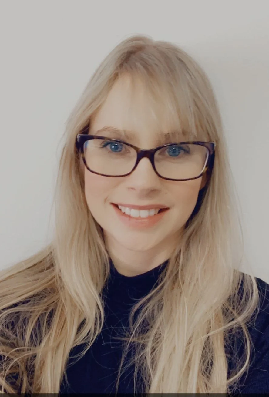 Amy Battistone. Online Teen Therapist Ontario.