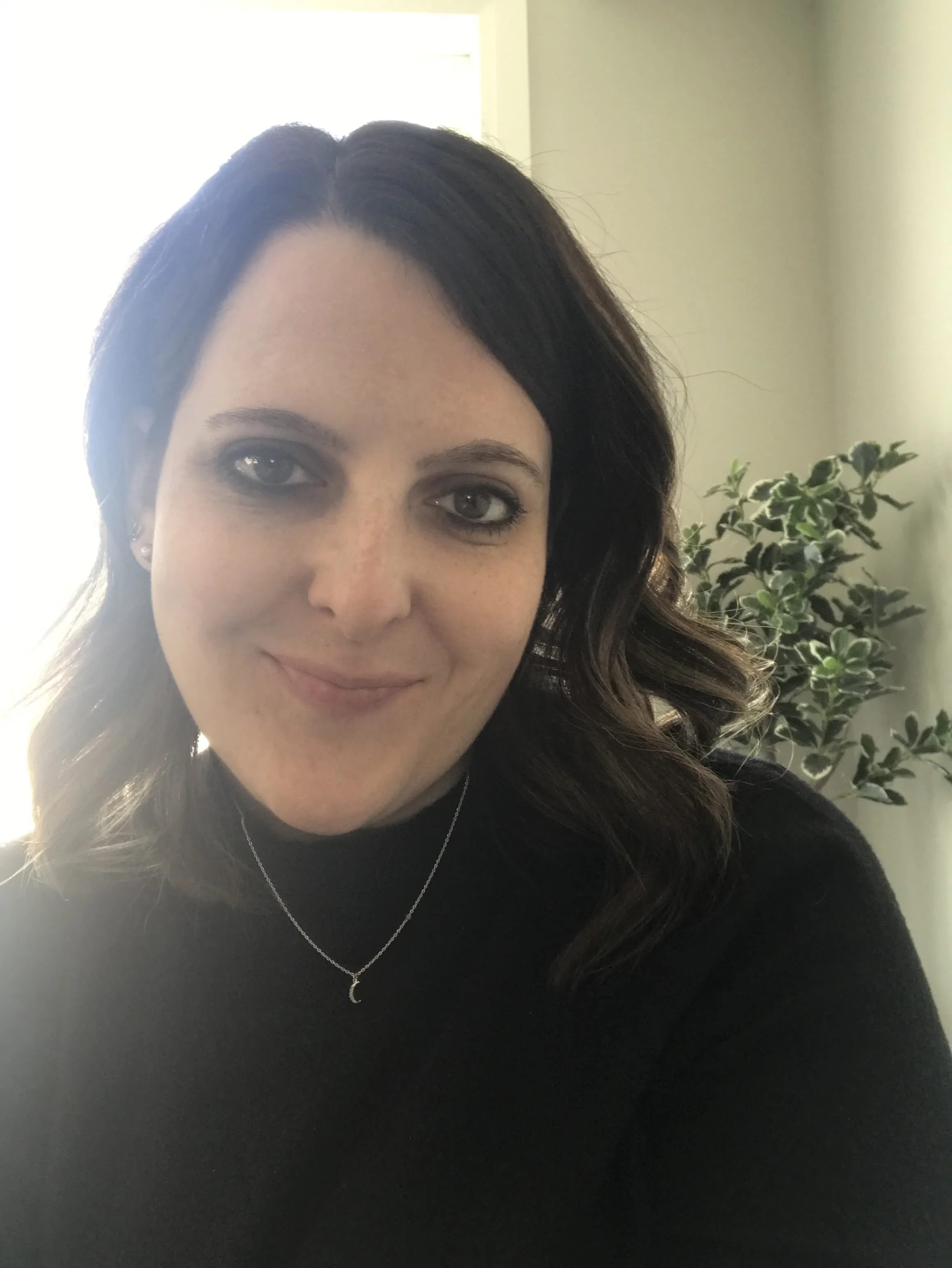 Jessica Greer. Online Teen Therapist smiling at the camera.