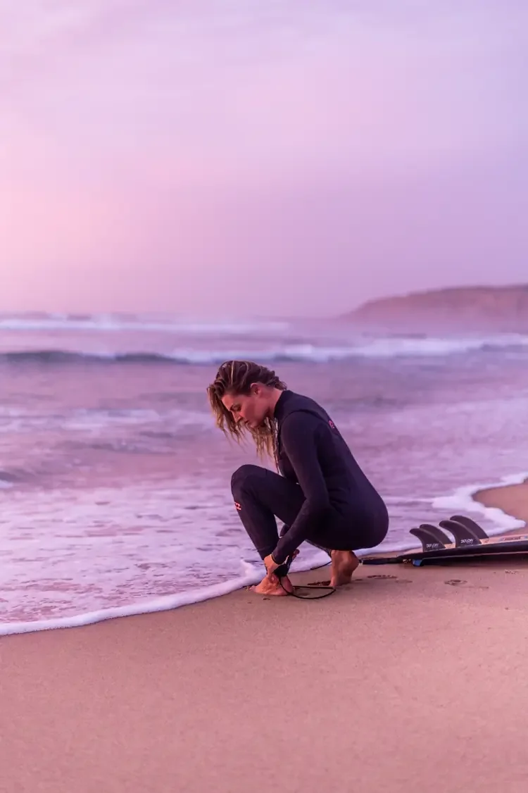 GIRL ON THE WAVE surf project