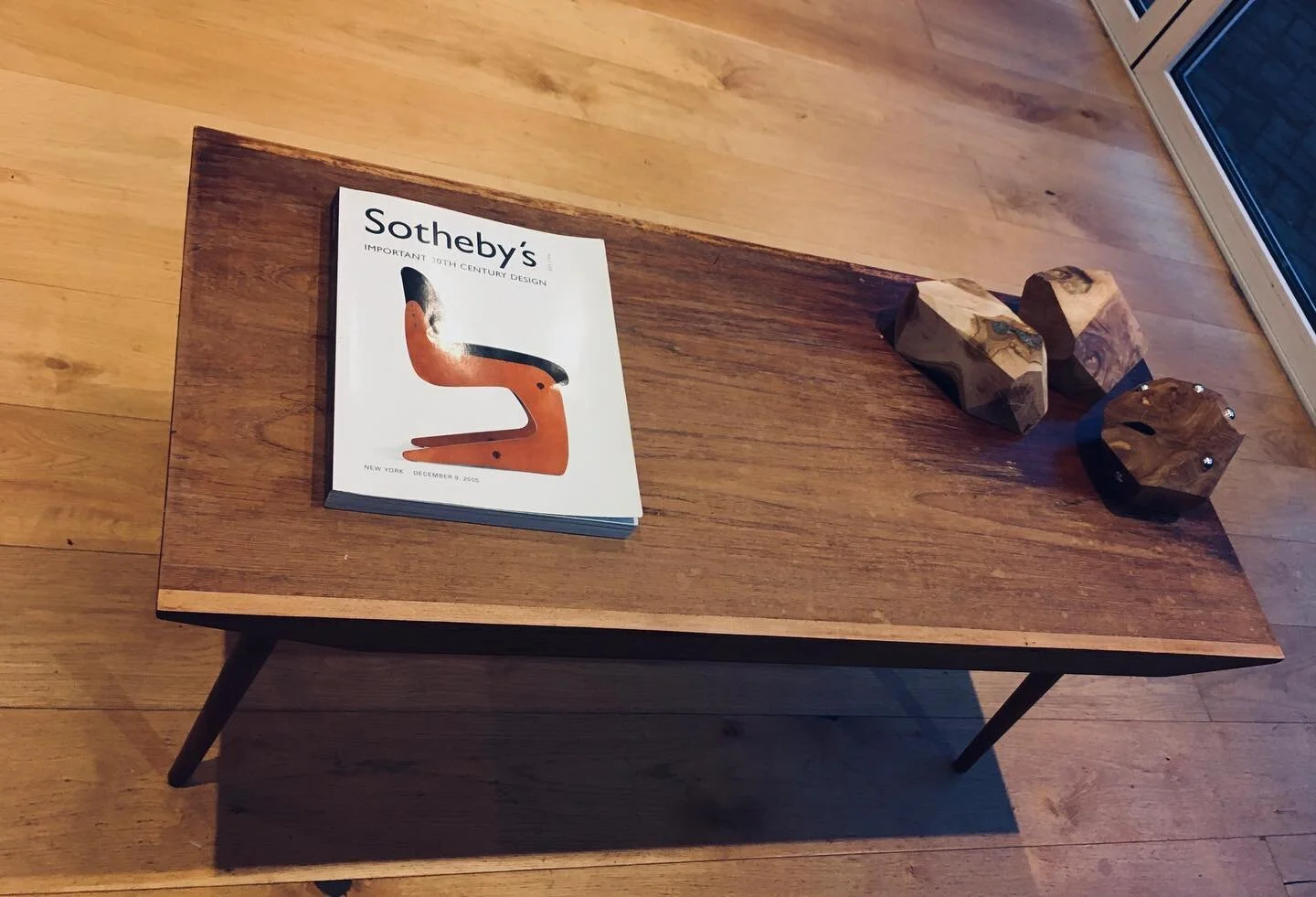 #coffeetable#sculpture#wood#art#book#artistsupportpledge #artist#artwork #salvagedwood #salvagedfurniture #applewood#geometricart#geometricsculpture#minimalart#buyartfromartists#artforsale