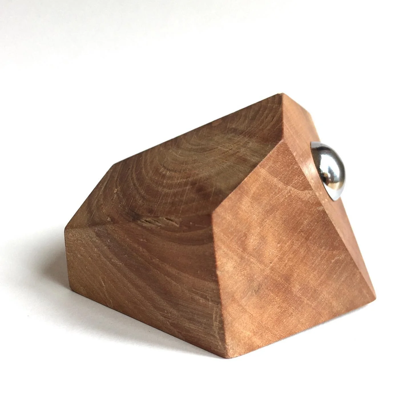 Of Rocks and Hard Places IV.
Applewood, Brass, Chrome.

7.5 x 5.5 x 5 cm.

Unique, branded.

Price: &pound;75 through the Artist Support Pledge.

#art#generousculture #sculpture#sculptor#wood#salvagedwood#minimalart#chrome#buyartfromartists #artforsa