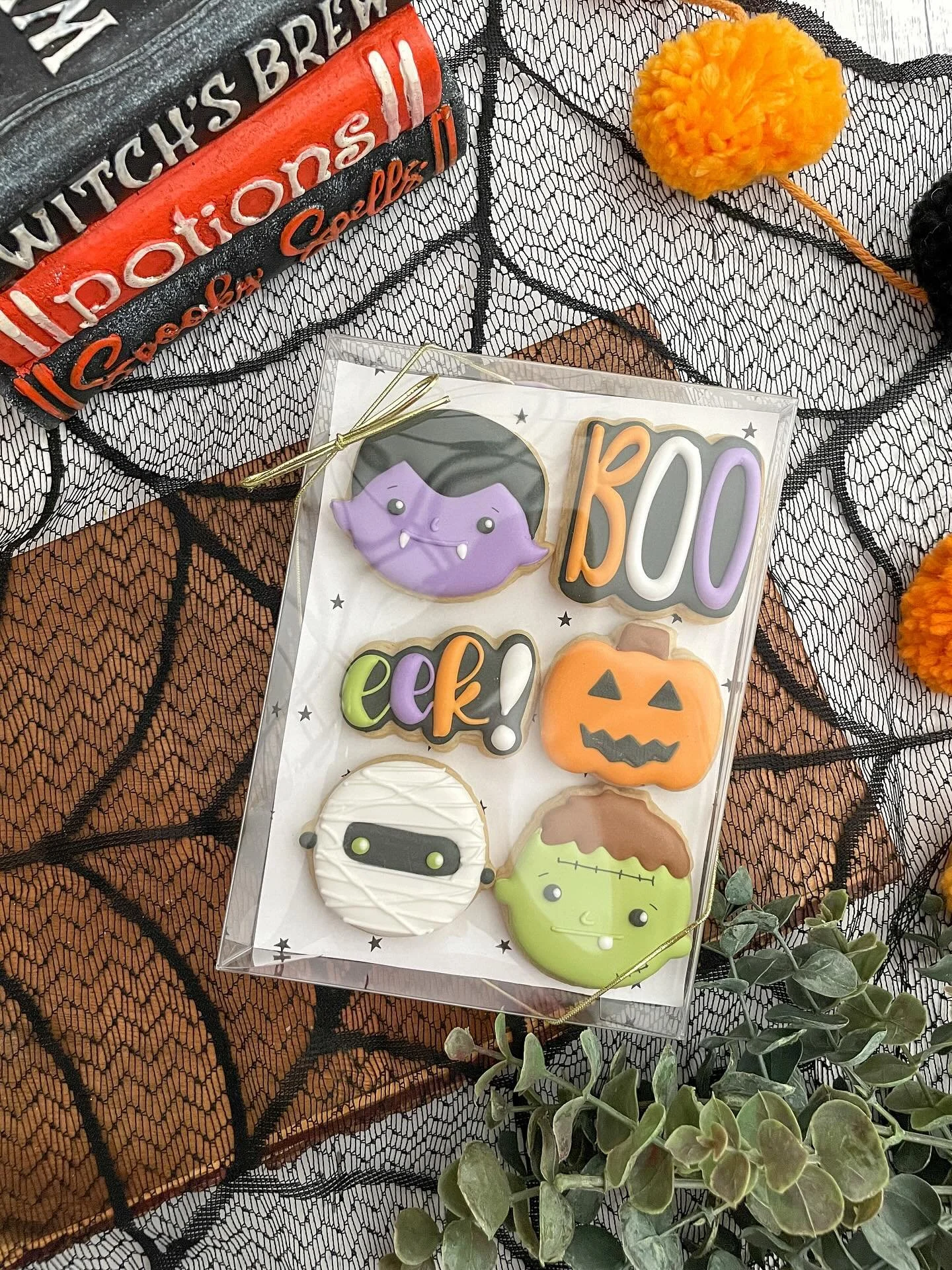 Who&rsquo;s ready for Halloween?! 🙋🏼&zwj;♀️🎃 Excited to share my options for my Halloween sale later this week! 

#tatestreats #halloweencookies #spookyseason #spookycookies #monstermash #orangecountycookies #orangecountyevents