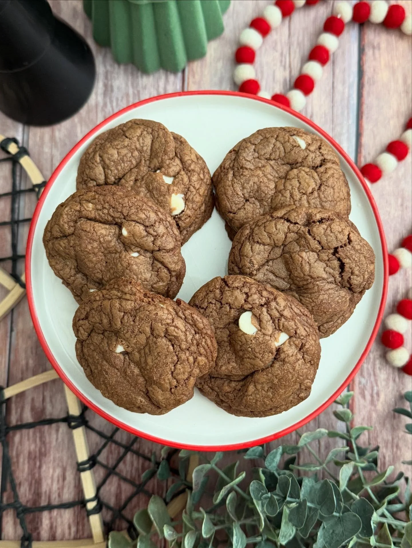 Calling all chocolate peppermint lovers, these cookies are just for you! Rich chocolate flavor with peppermint chips that are crisp on the outside and chewy on the inside. This seasonal flavor is available in half and full dozen options. 

Order your