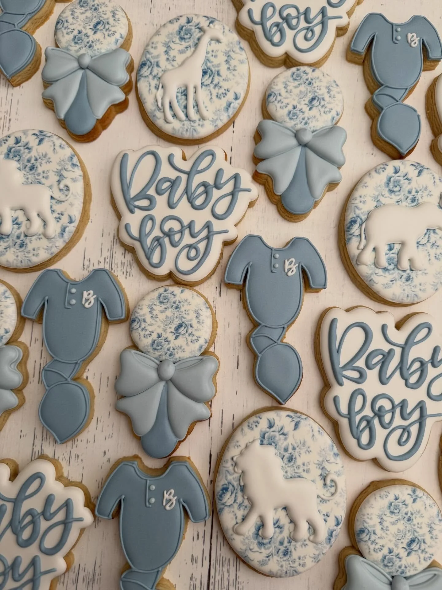 Closing out 2025 with some of my favorite creations from each month, and few honorary mentions. It was so hard to narrow down some of these choices, because honestly, i love them all lol. 

Thank you to everyone who placed an order with me, shared my