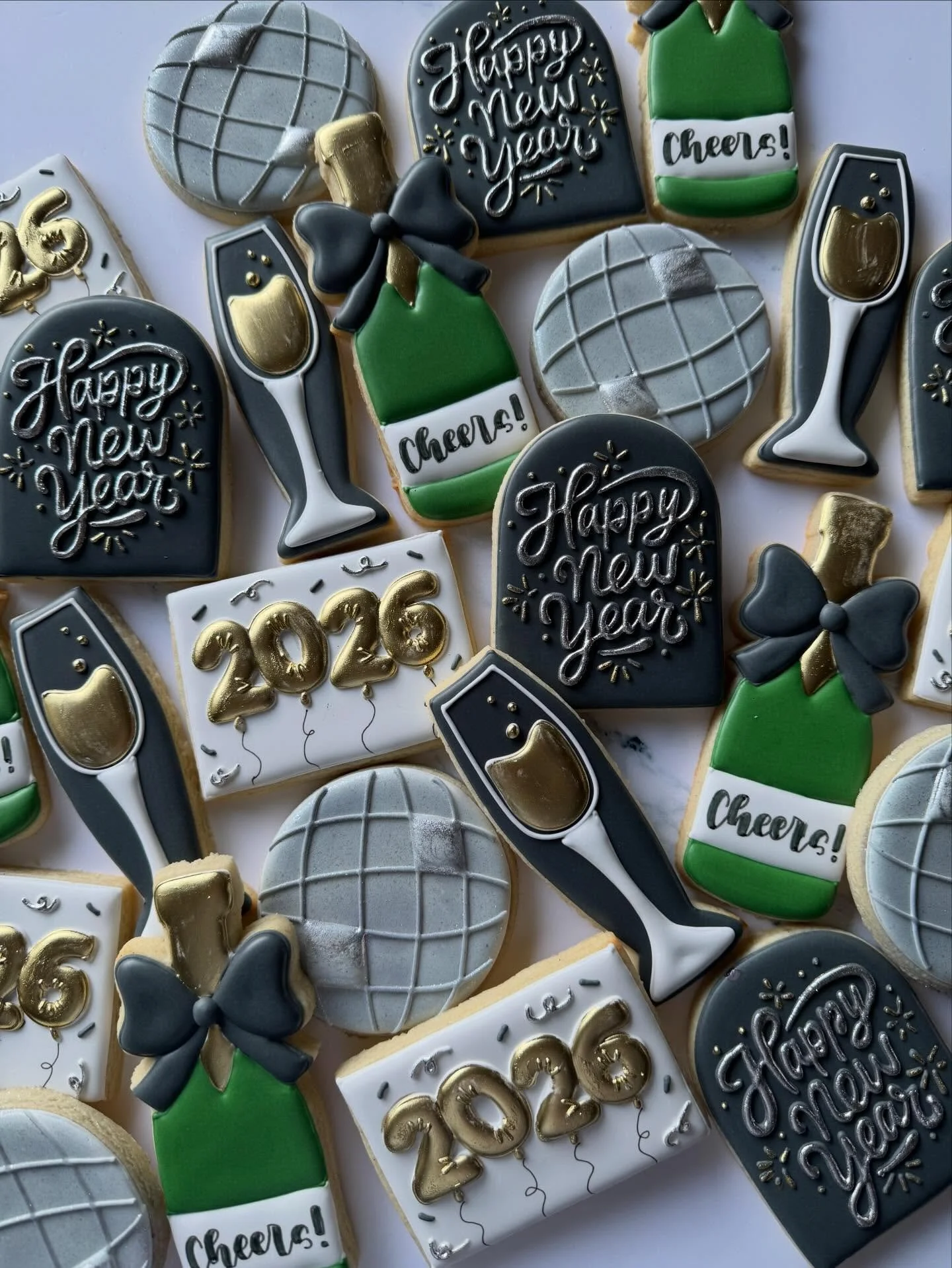 We&rsquo;ve officially made it one week into the new year&hellip;how are we doing?

#tatestreats #2026 #newyearcookies #orangecountycookies #newyearparty