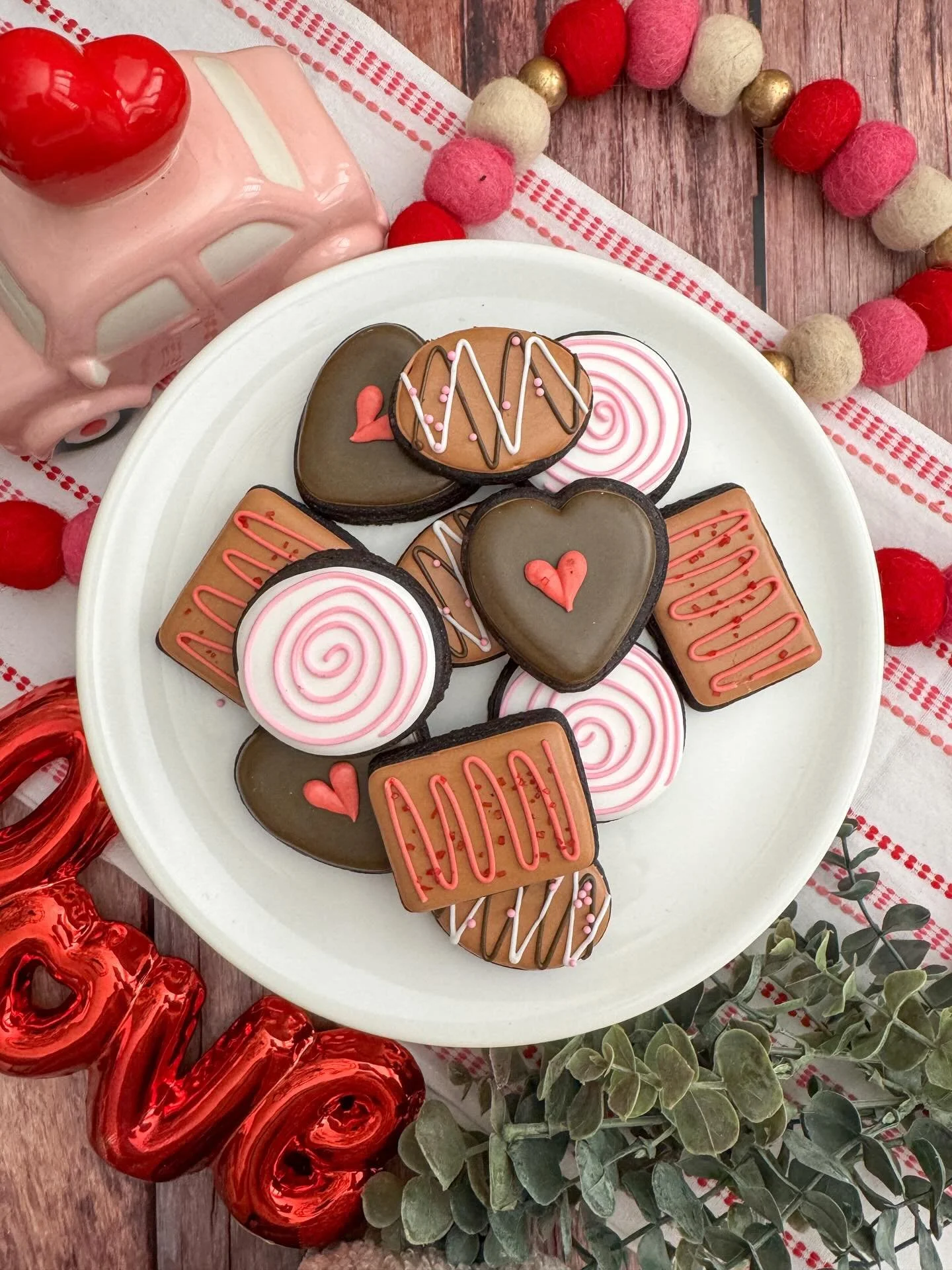 Working on planning my choices for Valentine&rsquo;s Day 😍 this was one of my best selling offers last year, and a personal favorite of mine. 

What are y&rsquo;all interested in this year? Let me know in the comments!

#tatestreats #valentinesdayco