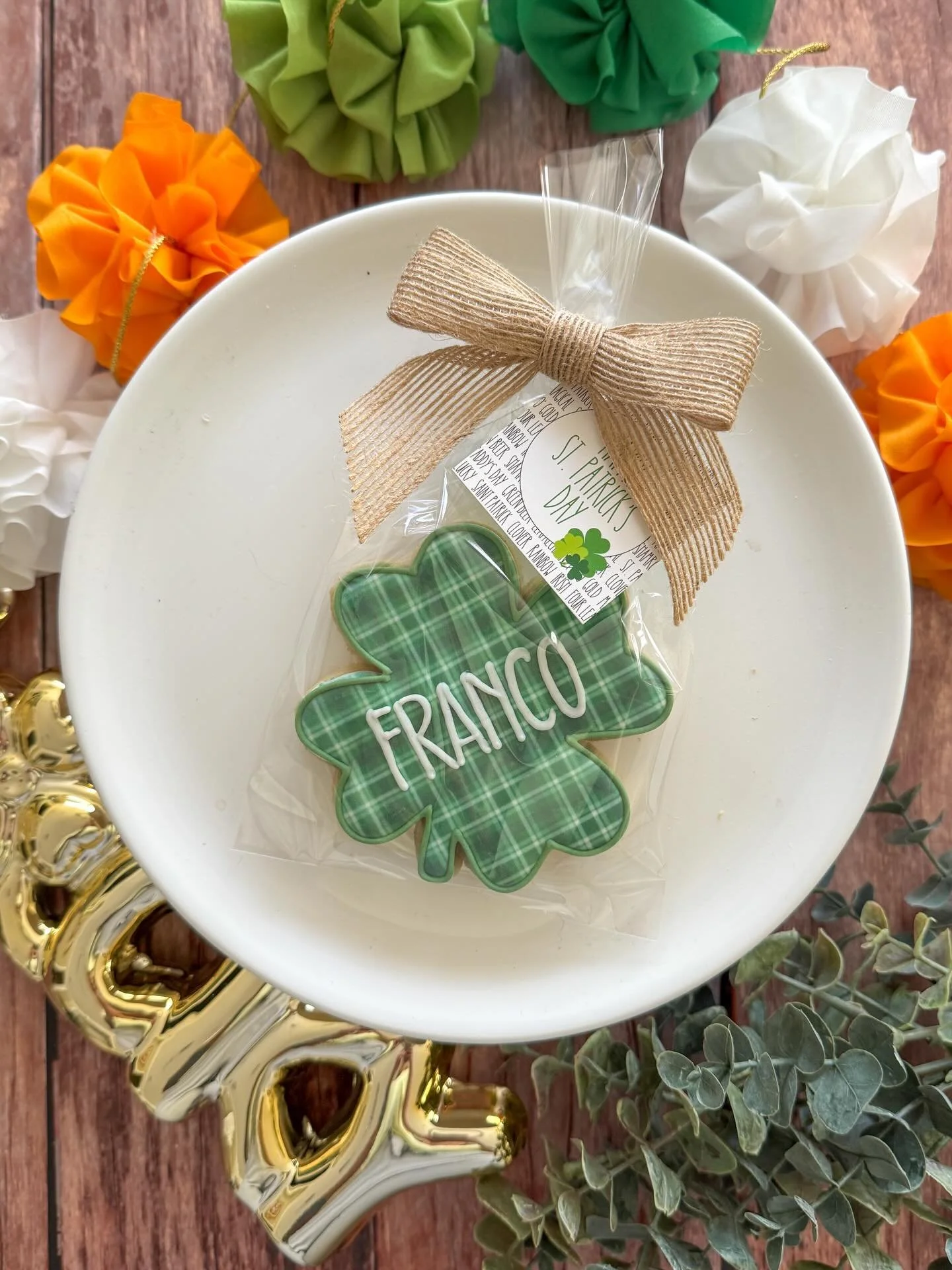 Adding a little luck with a personalized touch 🍀 perfect gift option for friends and family!

Order yours here: www.tatestreats.com/stpatricksday

#tatestreats #stpatricksdaycookies #shamrockcookies #orangecountycookies #southocmoms
