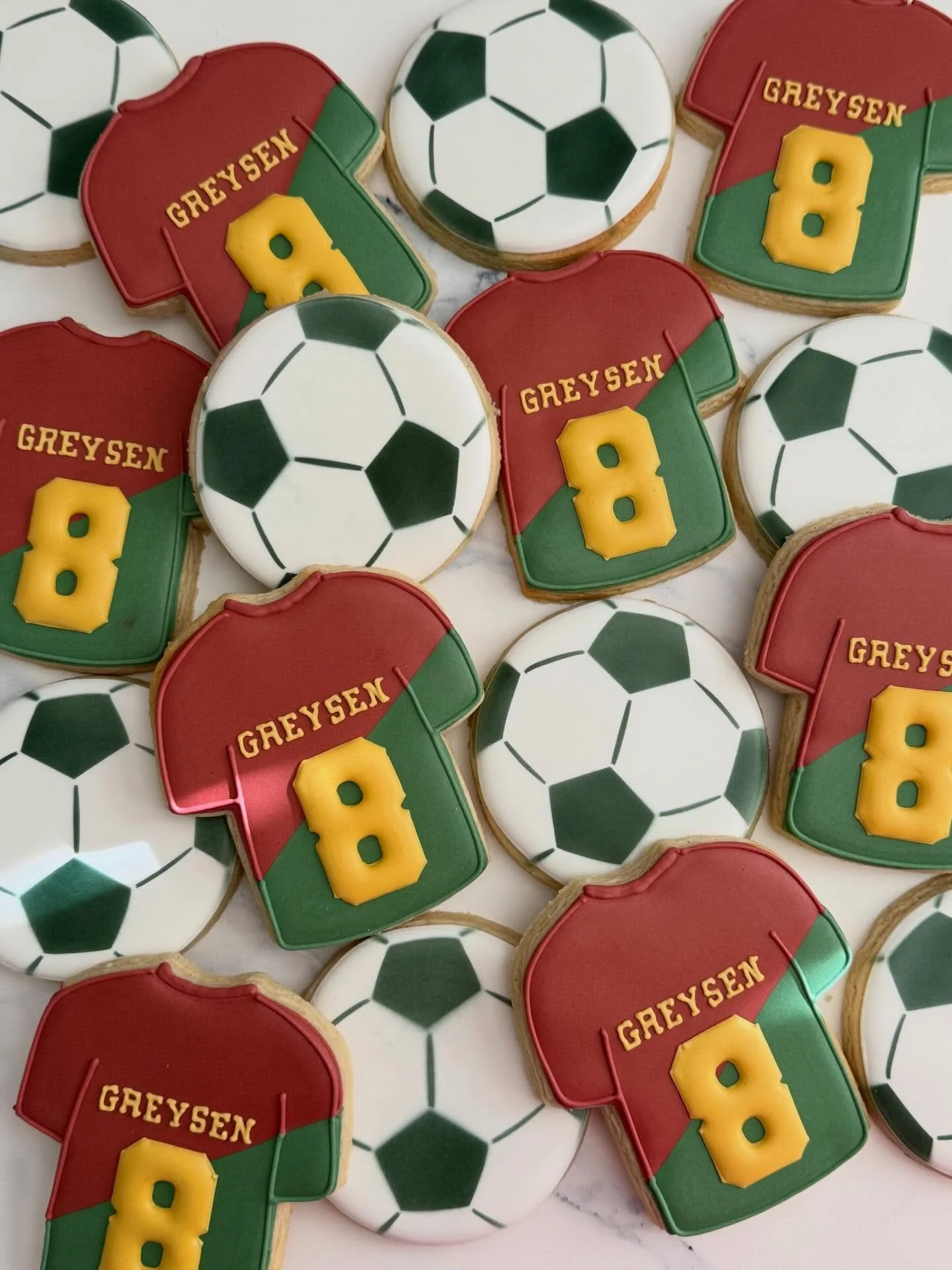 Kickin it like Ronaldo ⚽️ Happy 8th birthday Greysen!

#tatestreats #soccercookies #birthdaycookıes #orangecountycookies #southmoms