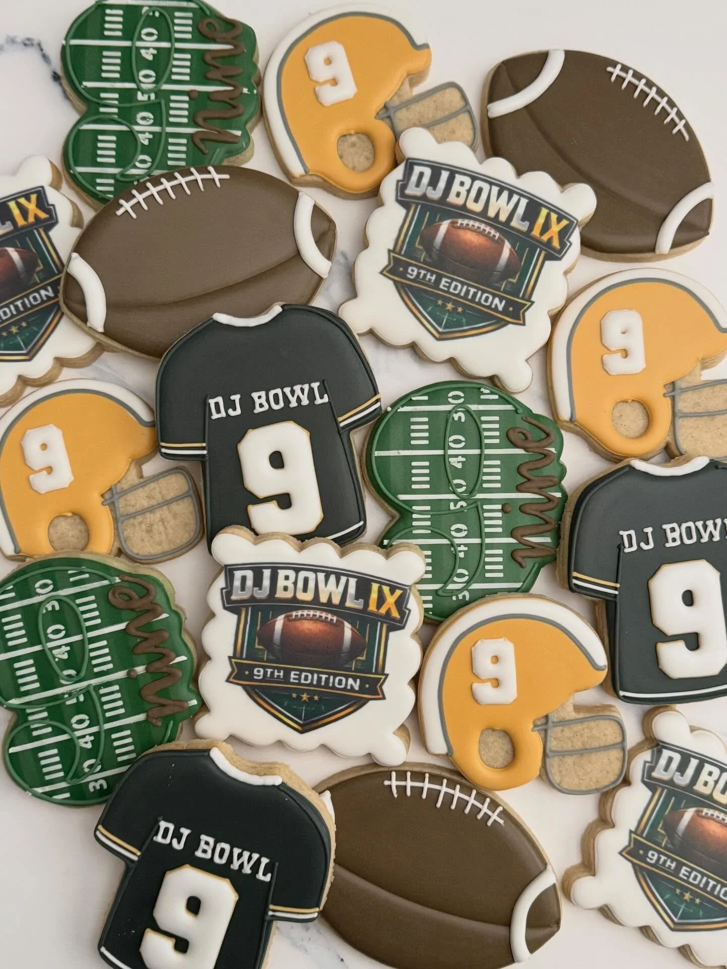 DJ Bowl IX 🏈

This set was inspired by a custom design my client created, and I loved turning their idea into something sweet and fully edible.

#tatestreats #birthdaycookıes #footballcookies #orangecountycookies