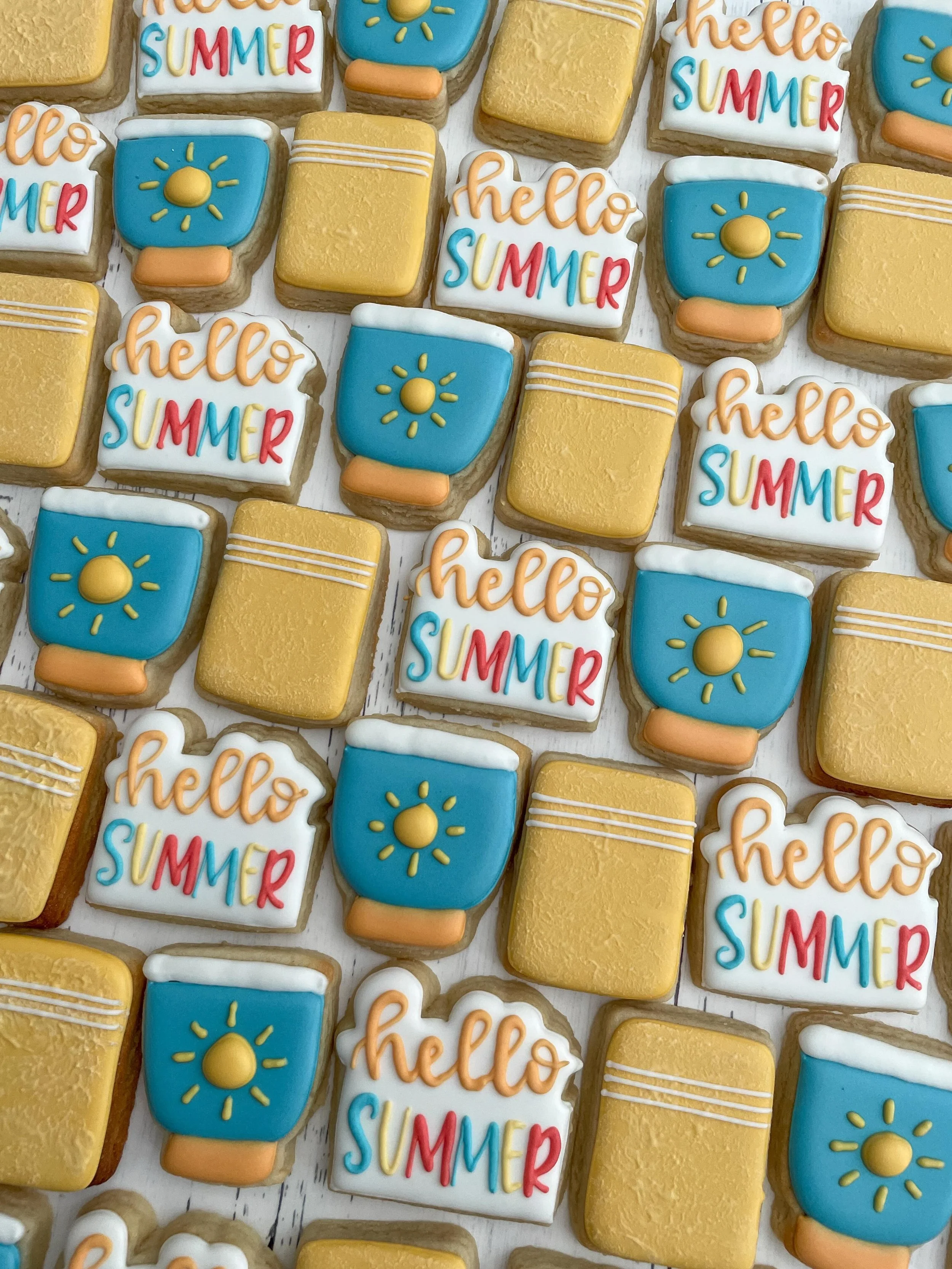 Happy Saturday ☀️ idk about you, but I&rsquo;m ready for those long summer days and warm nights 

#tatestreats #orangecountycookies #orangecountyevents #summertimecookies #southocmoms