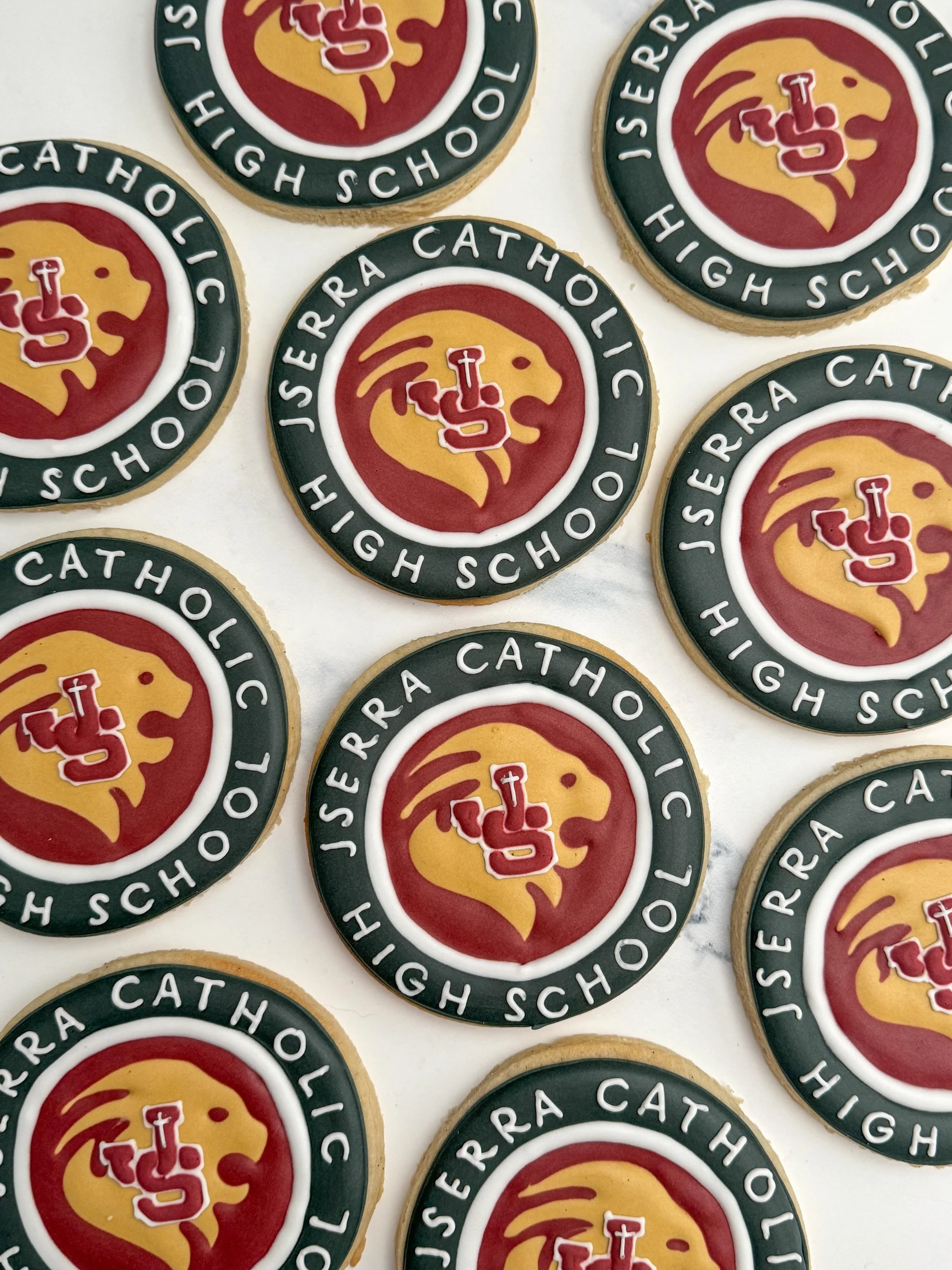 A sweet ending to the season 🥍 Loved creating these banquet cookies for JSerra Catholic High School.

#tatestreats #orangecountycookies #sportsbanquet #highschoolsports #orangecountymoms