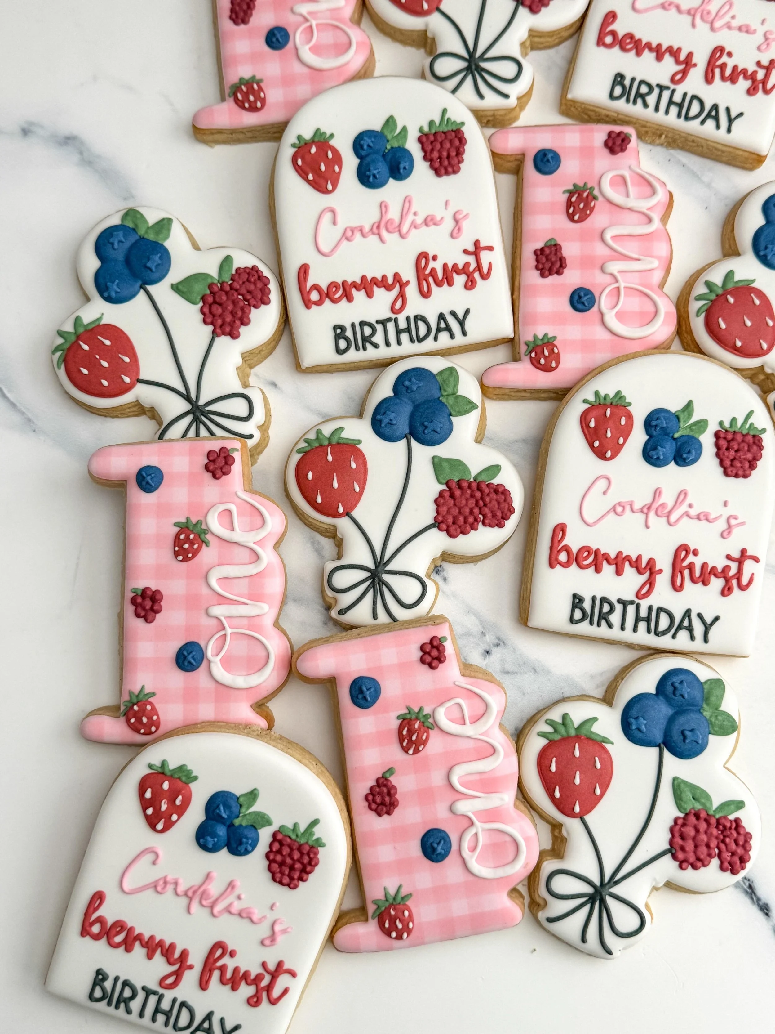 The sweetest little berry turned ONE 🍓✨🫐

#tatestreats #firstbirthdaycookies #berryfirstbirthday #orangecountycookies