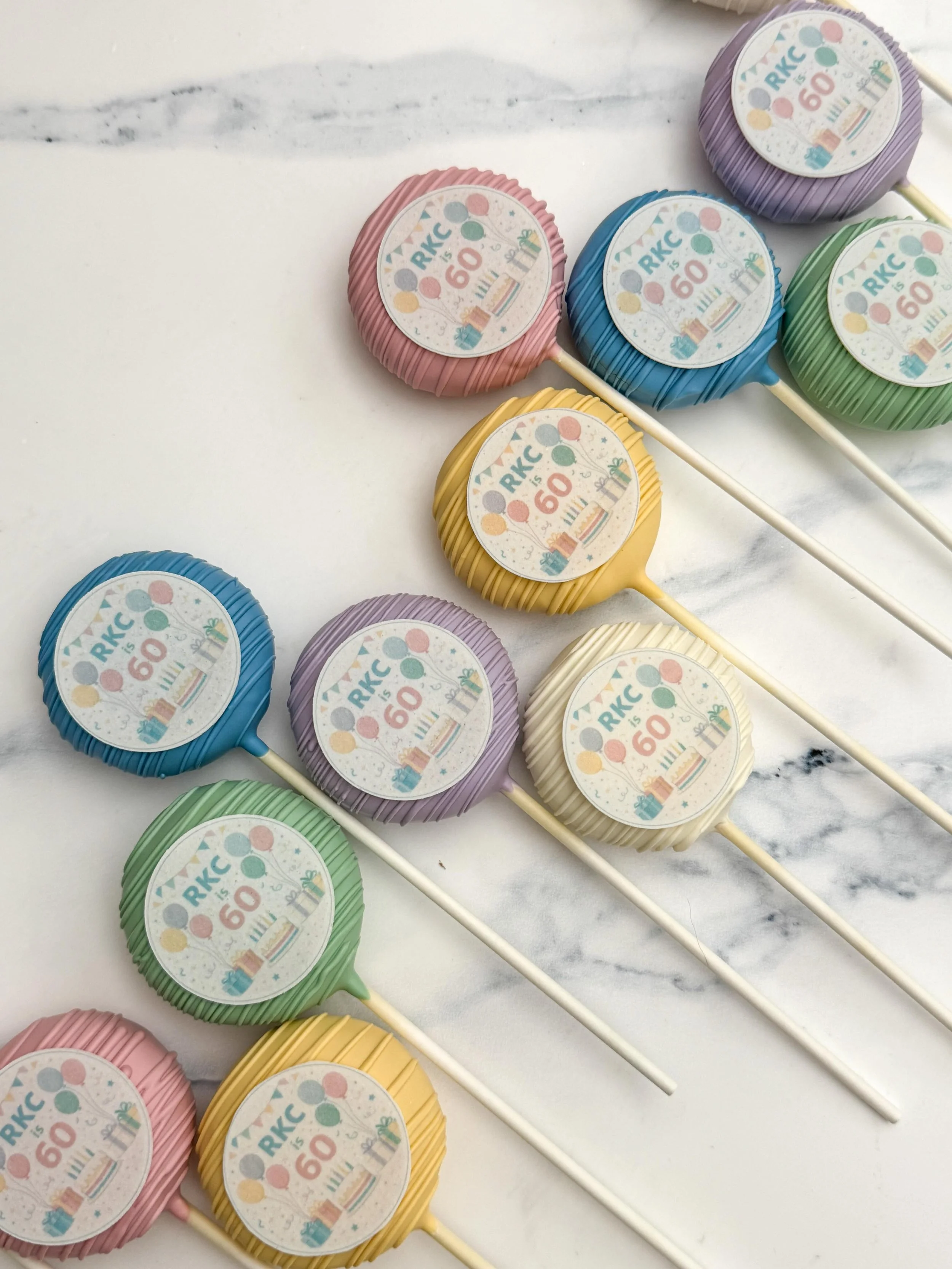 Milestone birthdays made extra special with custom treats 🍡

#tatestreats #60thbirthday #orangecountycakes #customcakepops