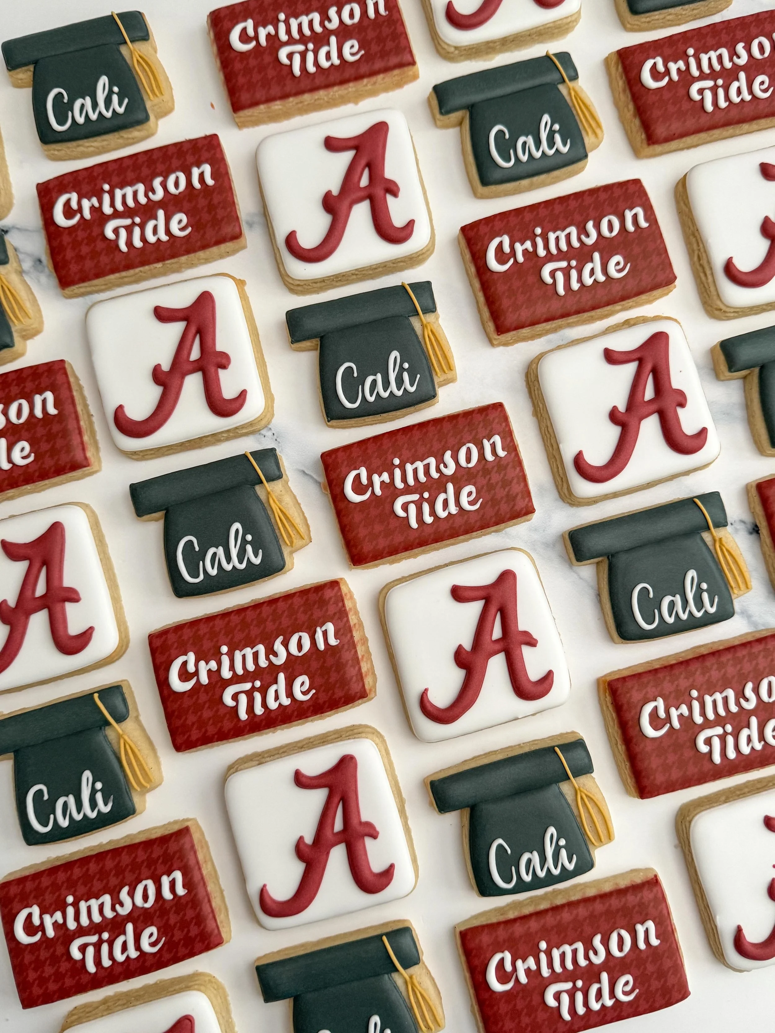 From cap and gown to Crimson Tide ✨🎓❤️🐘

#tatestreats #gradcookies #classof2026 #orangecountycookies #orangecountymoms