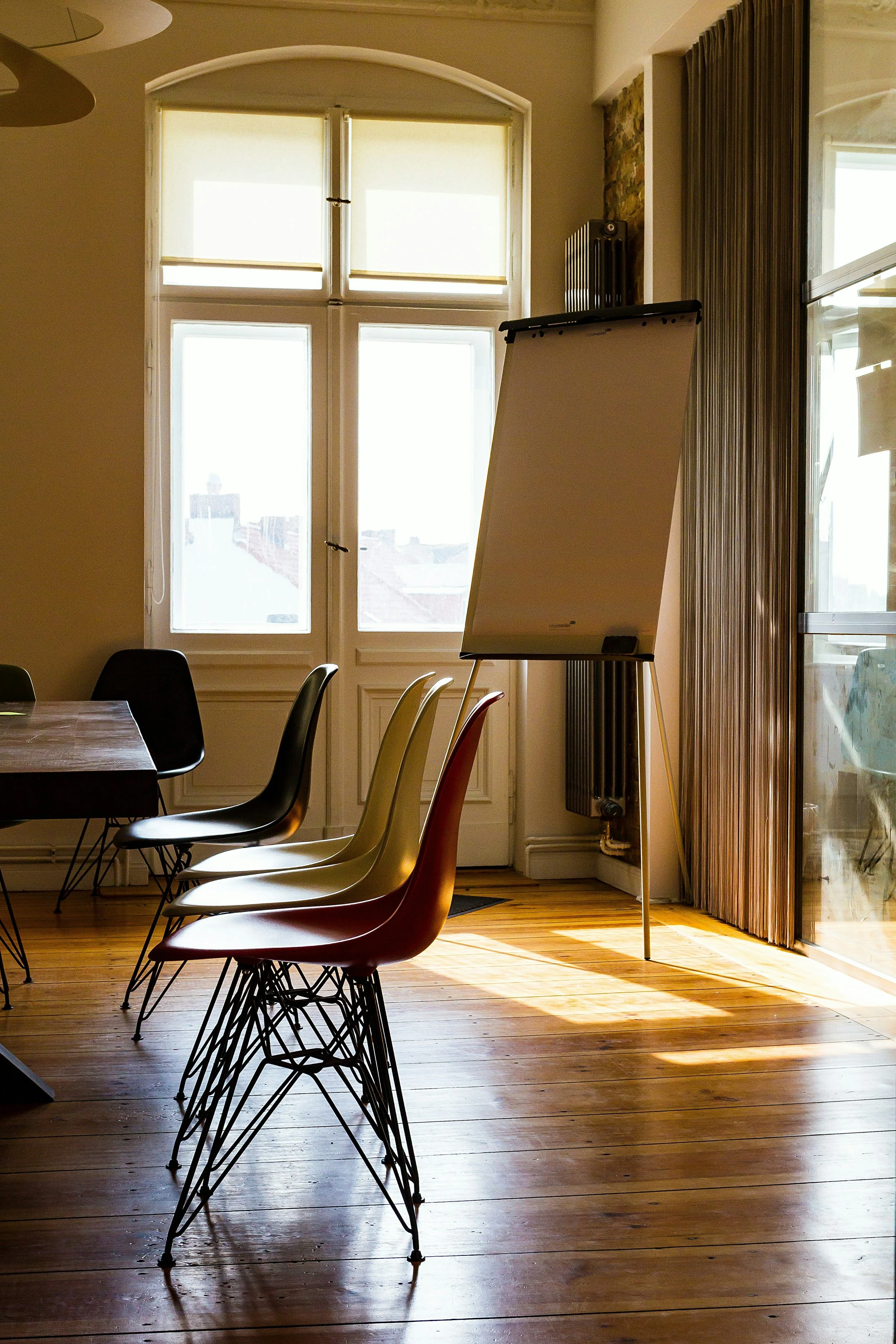 An empty conference room with presentation stand and a row of chairs