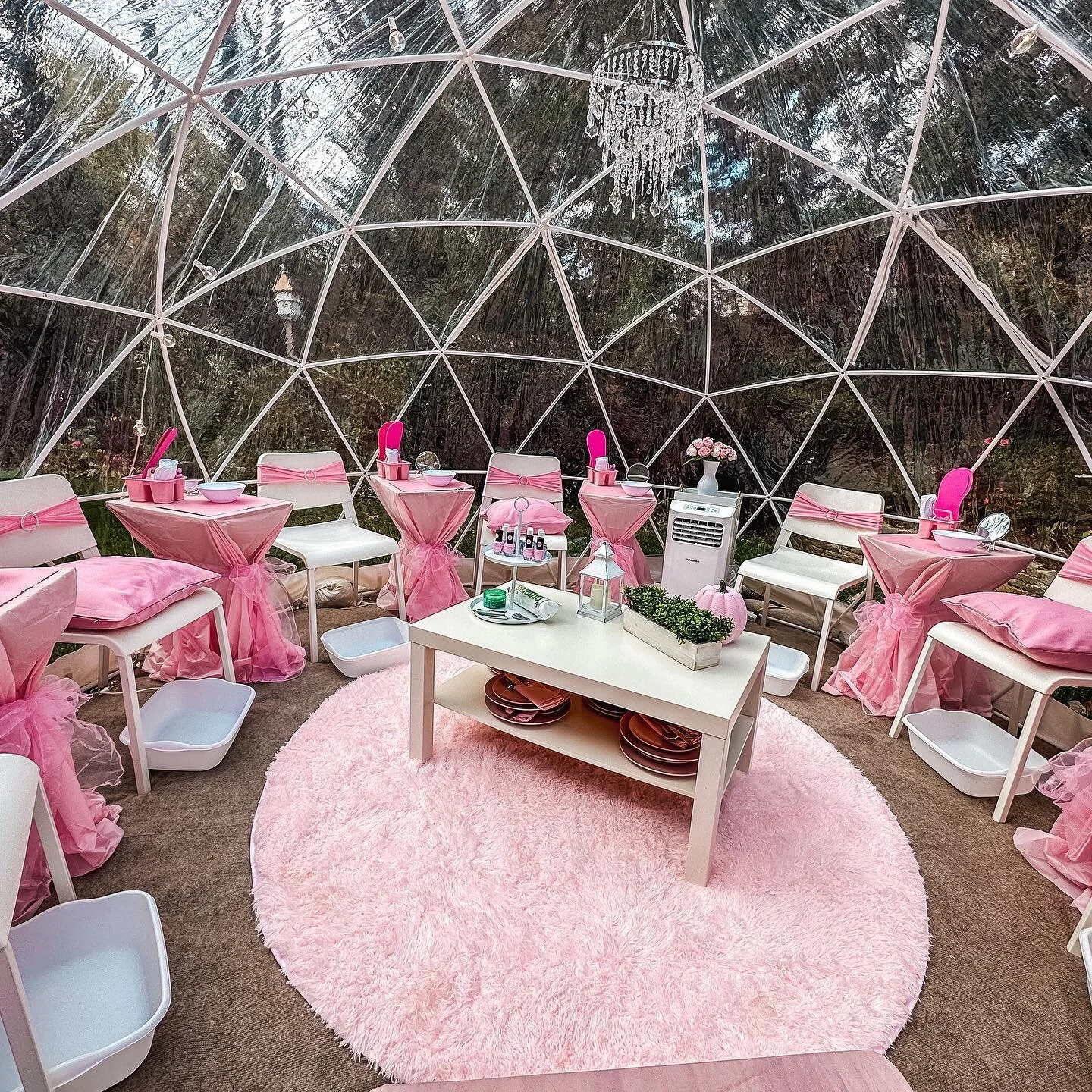 Spa day in the igloo 💅 😍