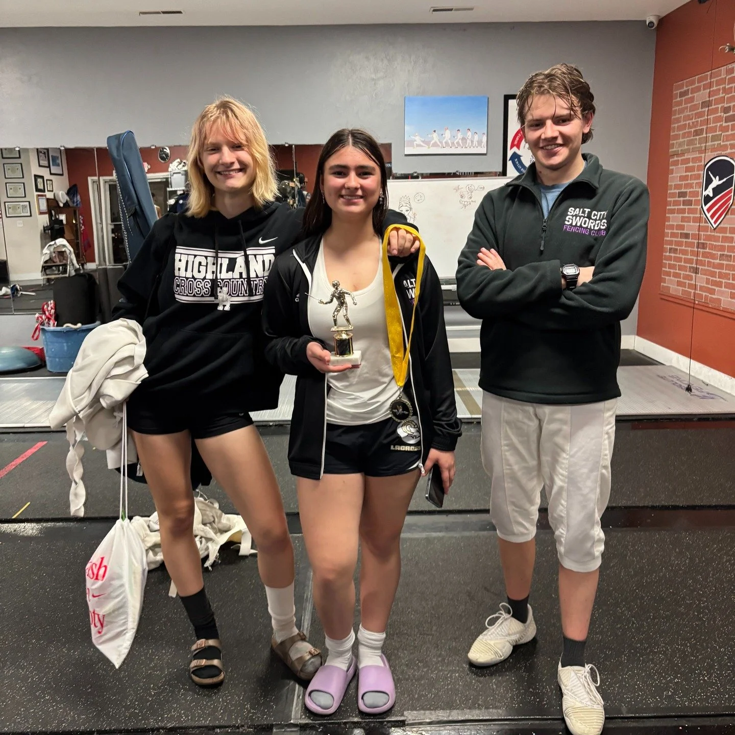 Congrats to our fantastic saber fencers who competed in this weekends tournament down at @valkyriefencing!

E and Under Mixed Saber: 2nd place, Maya Kurth, and 3rd place Aggie Boyd

Senior Mixed Saber: 2nd place, Ethan Ashby

Great job to everyone wh
