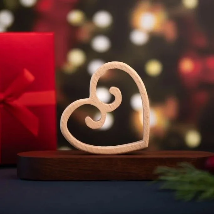 Wood+Heart+with+Christmas+Lights.jpg