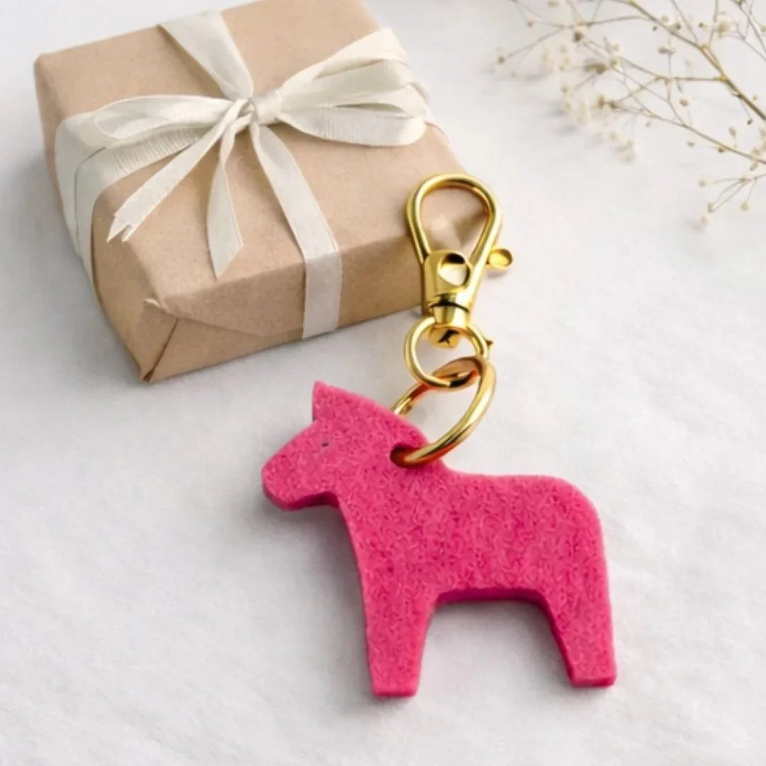 Dala+Horse+Felt+Pink+Charm+Flatlay+Giftbox.jpg