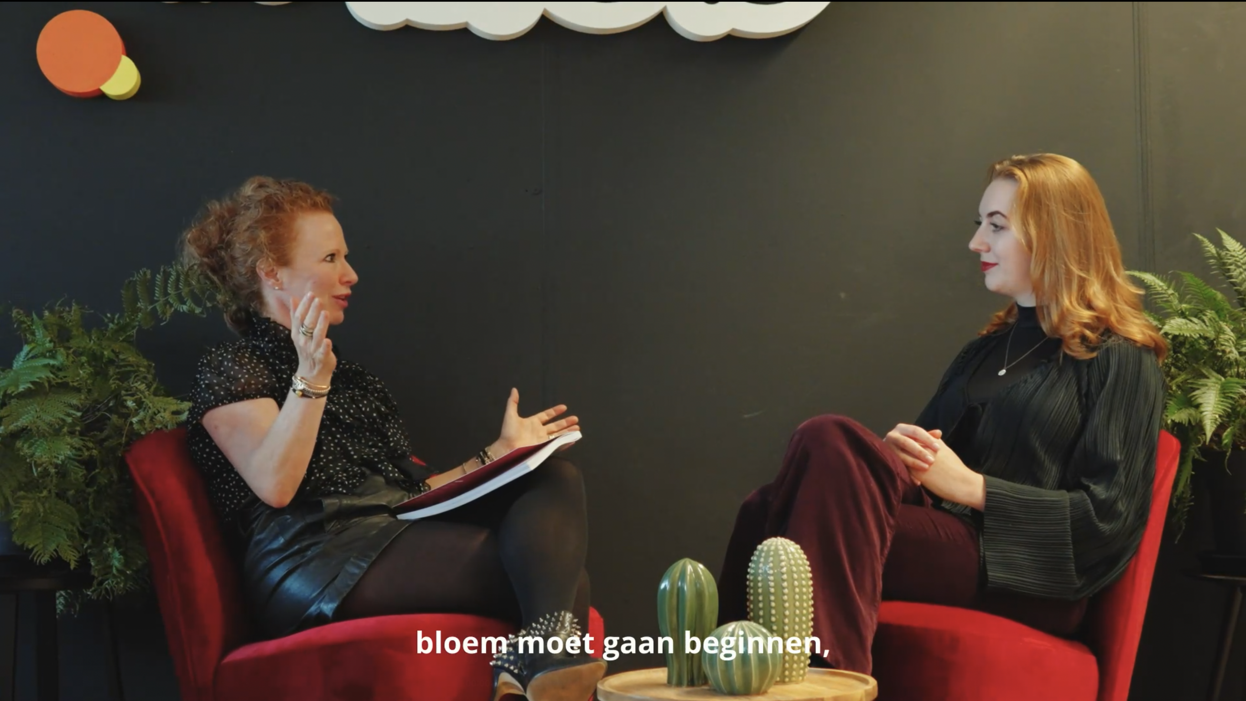 Wat zijn de kenmerken van een afwezige leider? 