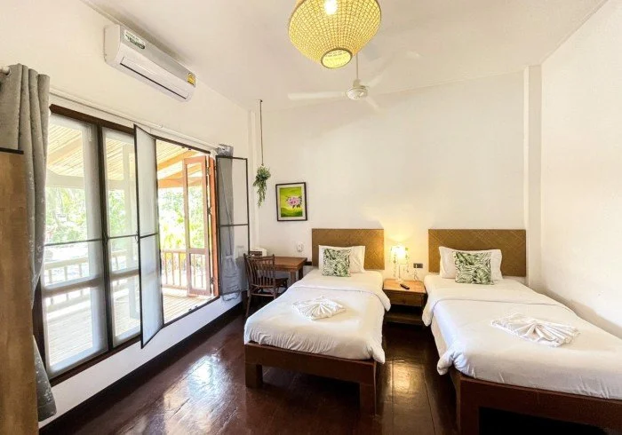 Twin Room-4.jpg