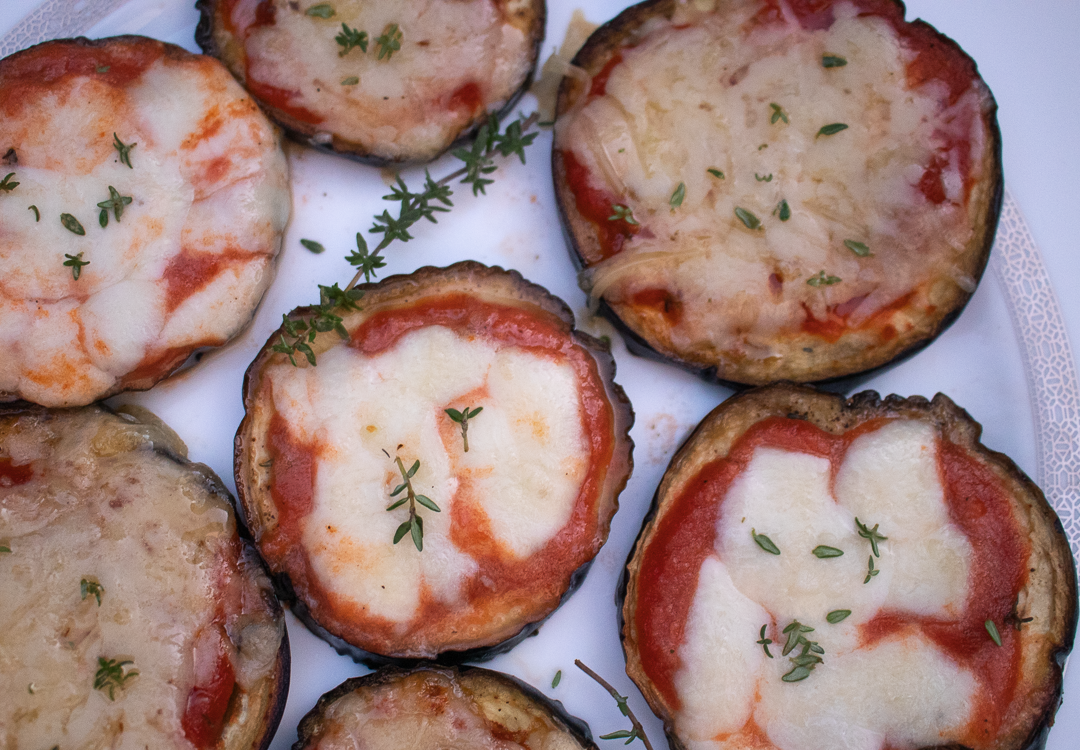 Aubergine mini pizzas 