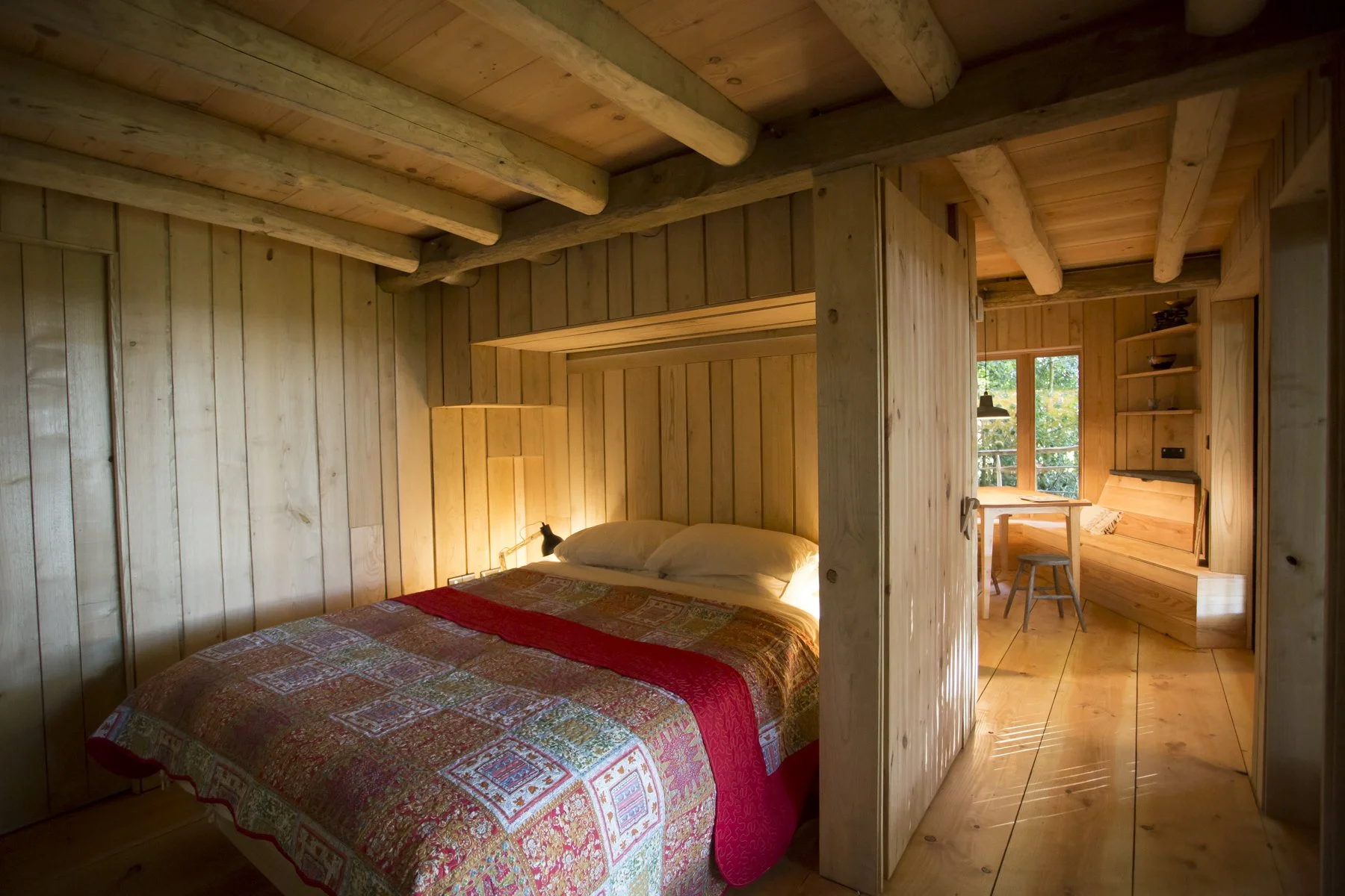 Dumbledore bed to kitchen