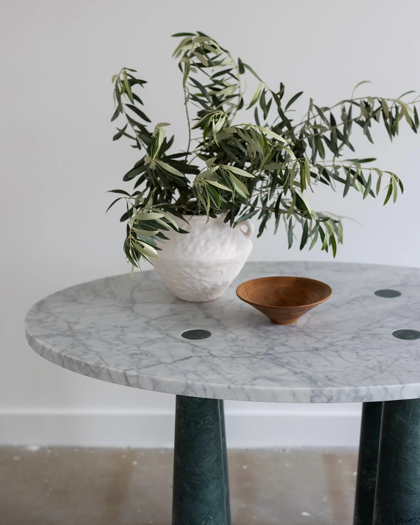 Where forest green meets marbled carrara, our Parker table brings an element of calm.
Styling by @tillroberts
Photography by @kin_studio_co