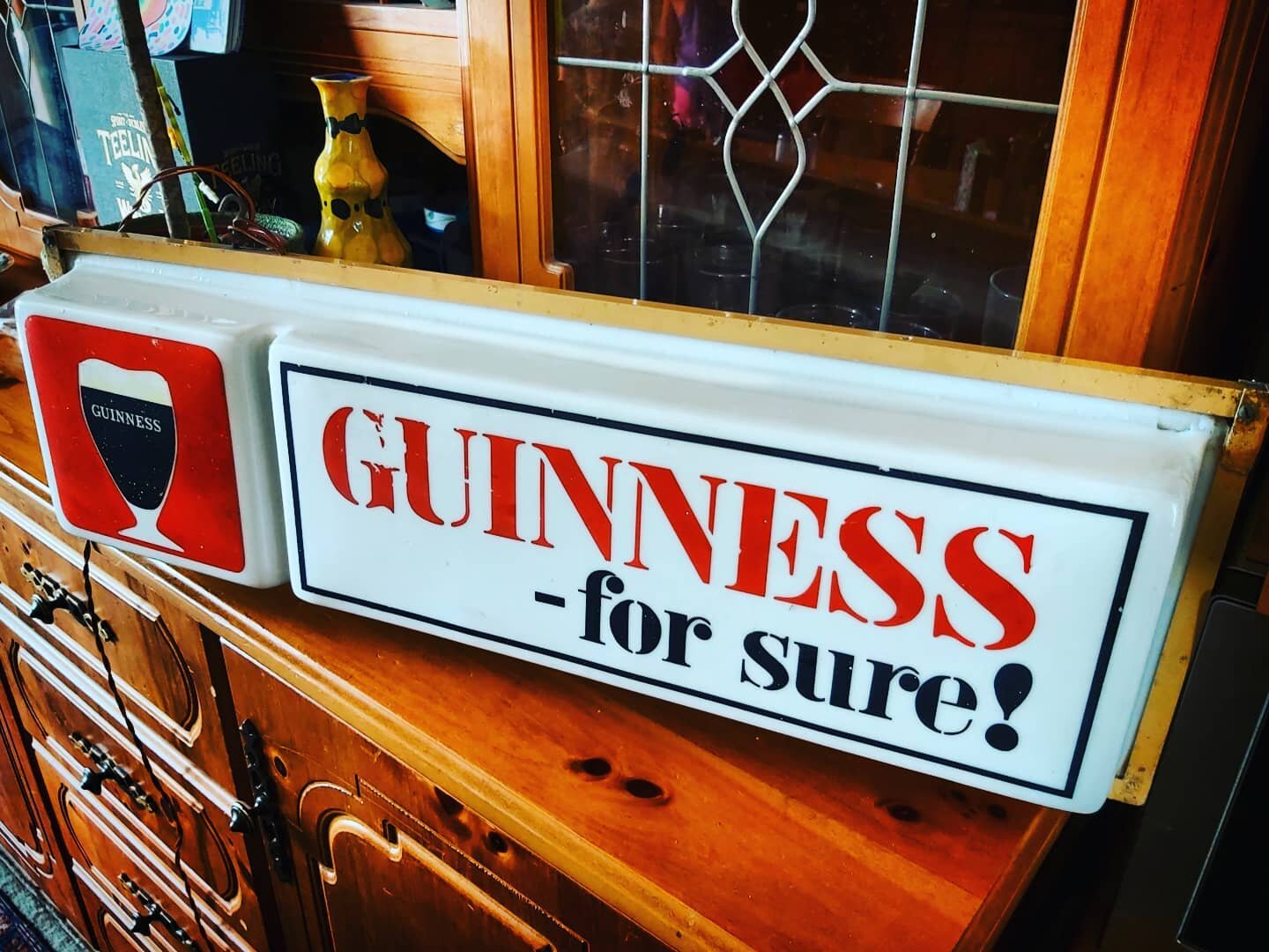 Original Guinness doublesided hanging light heading to a very happy chappy tomorrow, another rare one ticked off the wishlist. Let us know if there's something you can't find, we will do our best to source it for you!

#guinness #guinnesslight #homeb