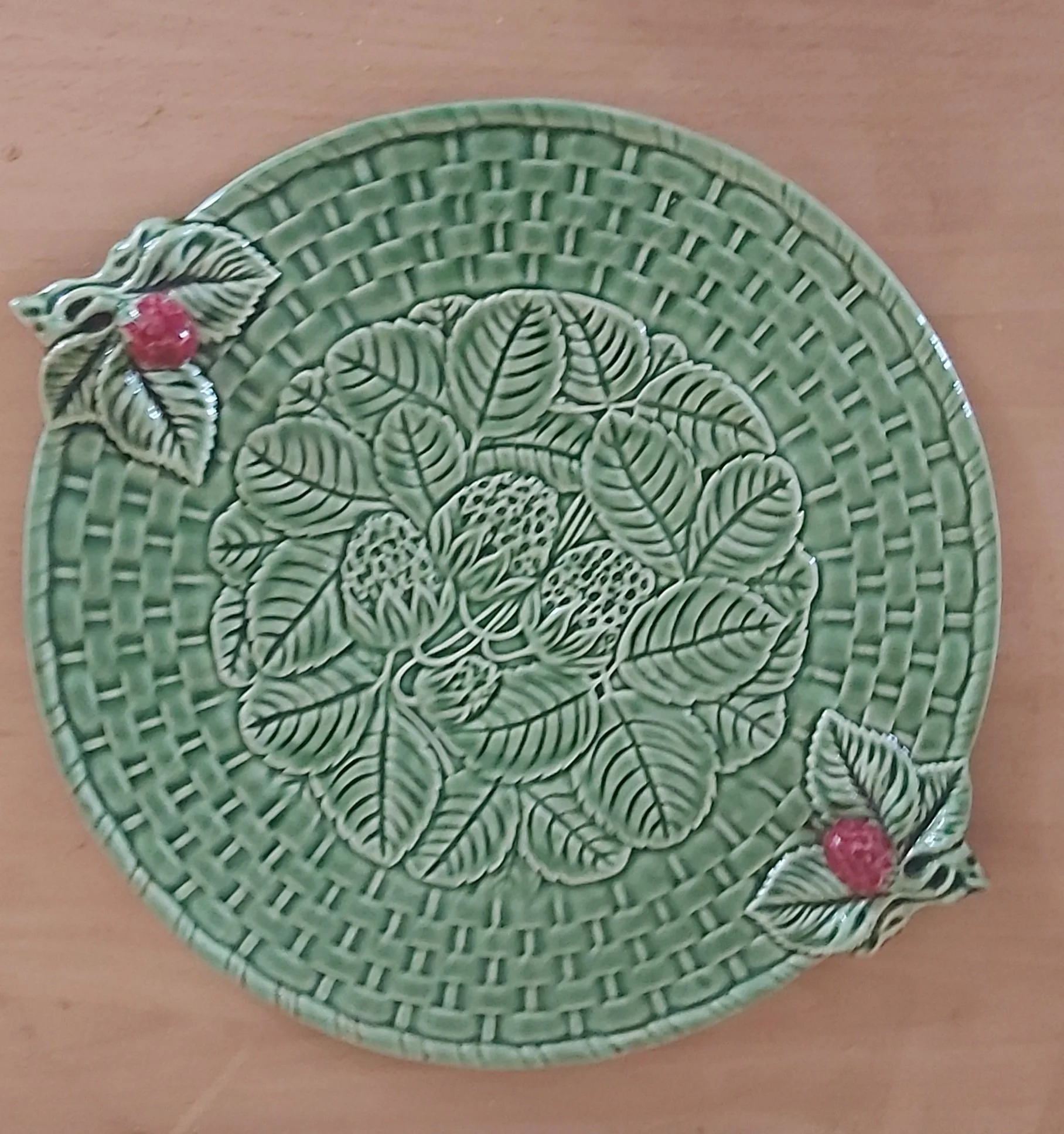 Majolica Strawberry Cake platter / dish
