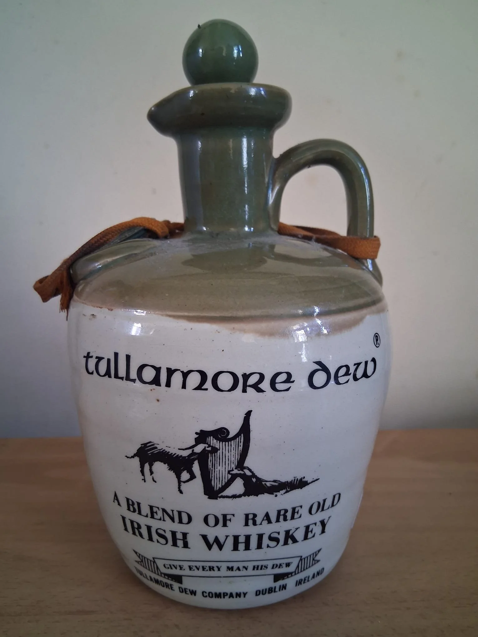 Vintage stoneware Tullamore Dew Irish whiskey flagon/crock