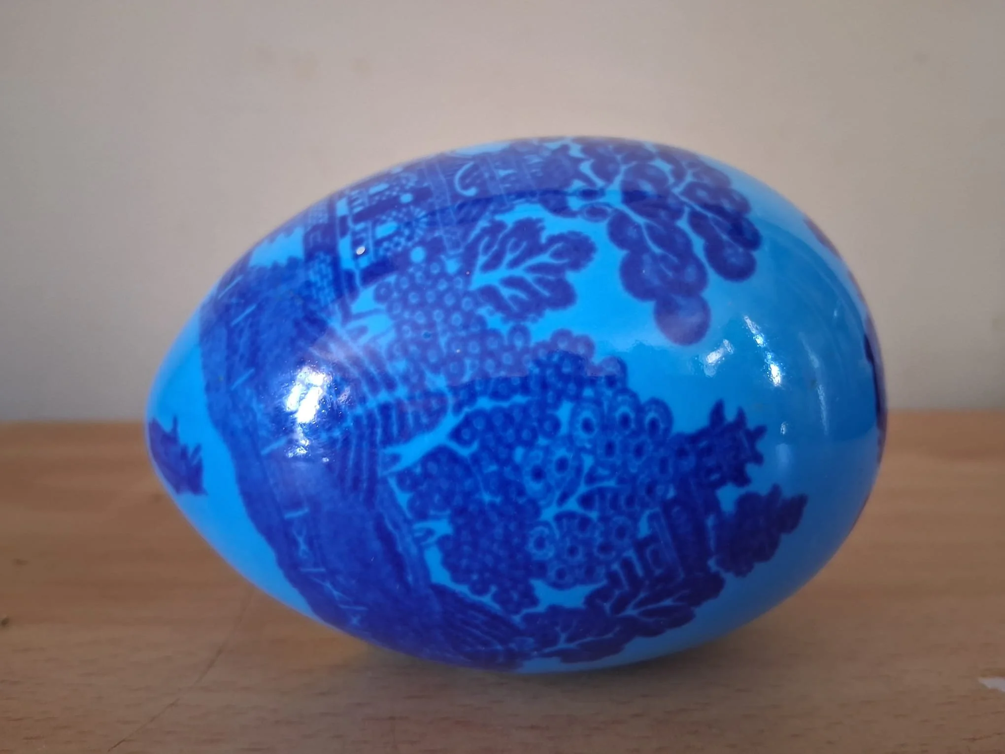 Rare small Blue Willow Pattern John Ffrench Arklow Studio Pottery Egg paperweight