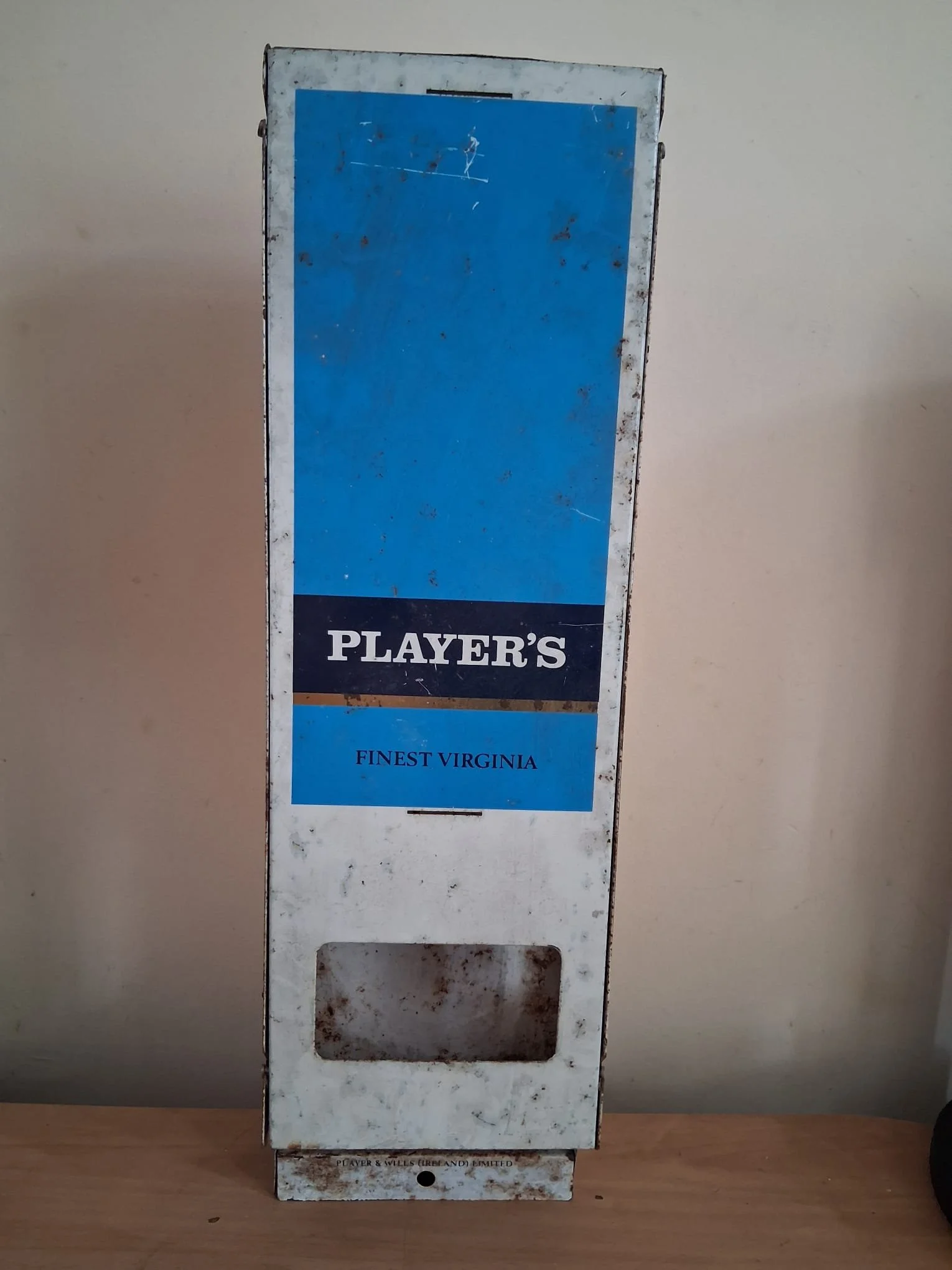 Upright Wall-Hanging Player's Dispensing Machine