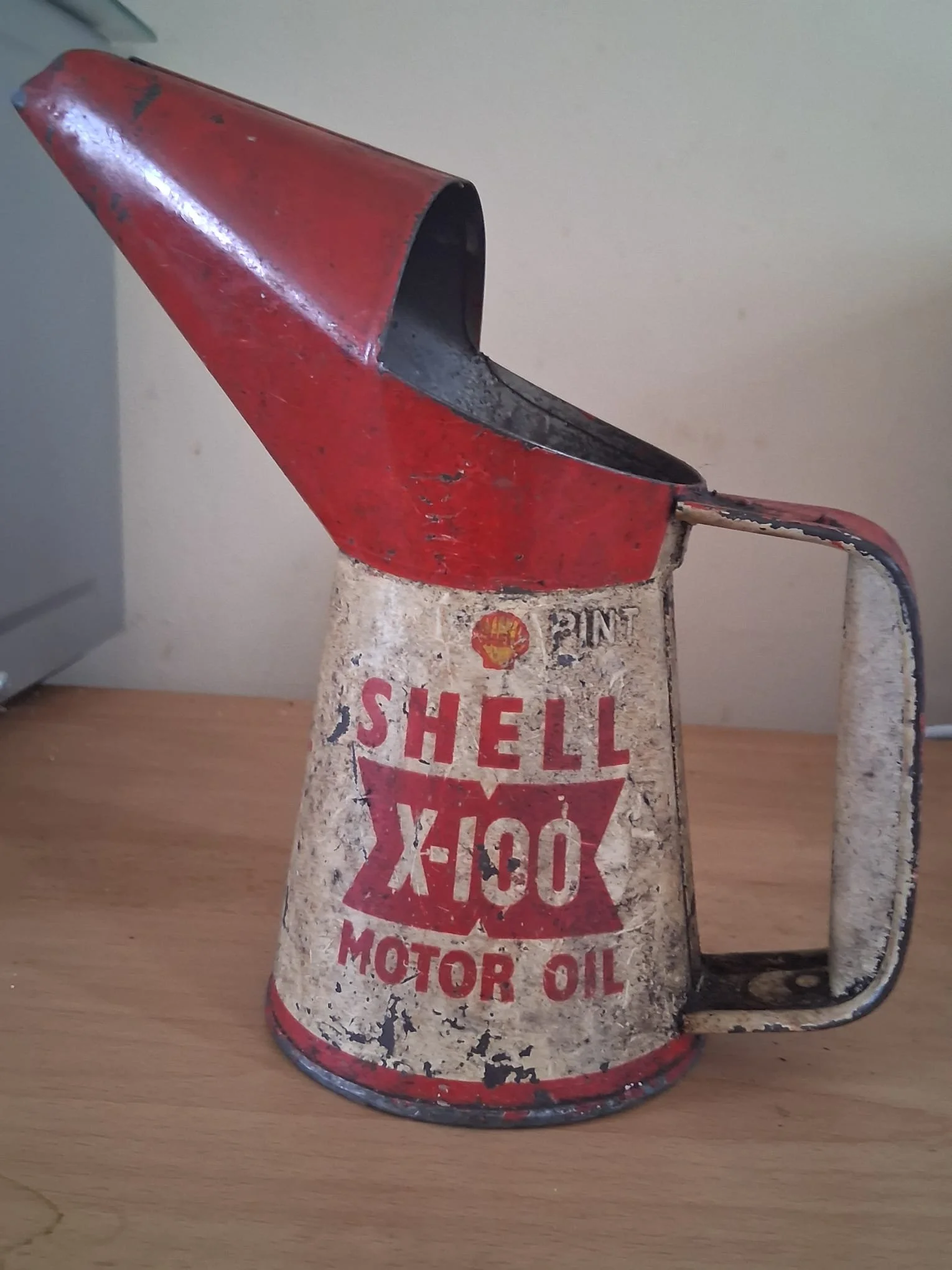 Original Shell X-100 pint pourer