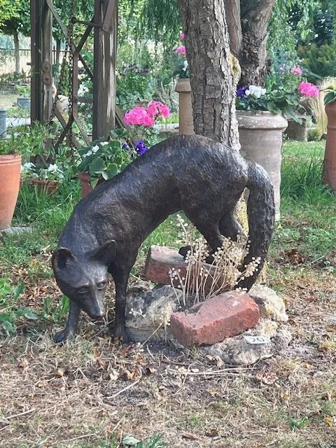 Fox_in_garden_Kate_Cledwyn_Sculpture.jpg