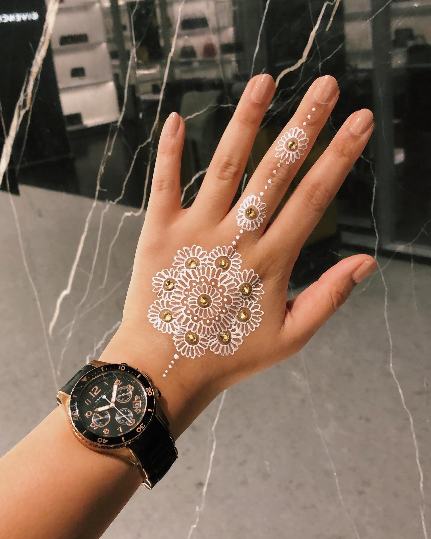 feeling nostalgic and going through some old henna pics 🤎🤍🖤