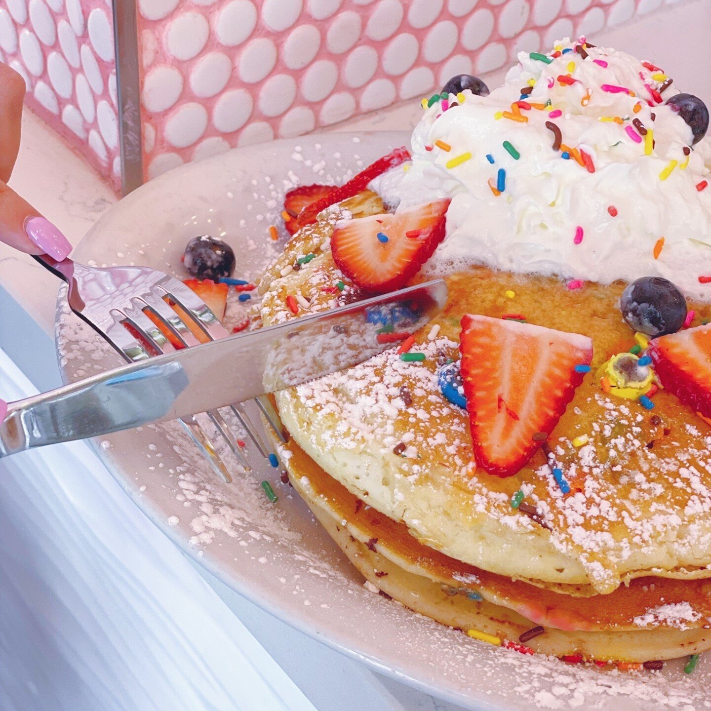 Come enjoy some rainbow pancakes to celebrate the best month of the year!! Happy Pride, San Diego. 🌈🥞🏳️&zwj;🌈💖🏳️&zwj;⚧️⁠
⁠
#BreakfastAndBubbles #TasteTheStars #SanDiegoPride⁠