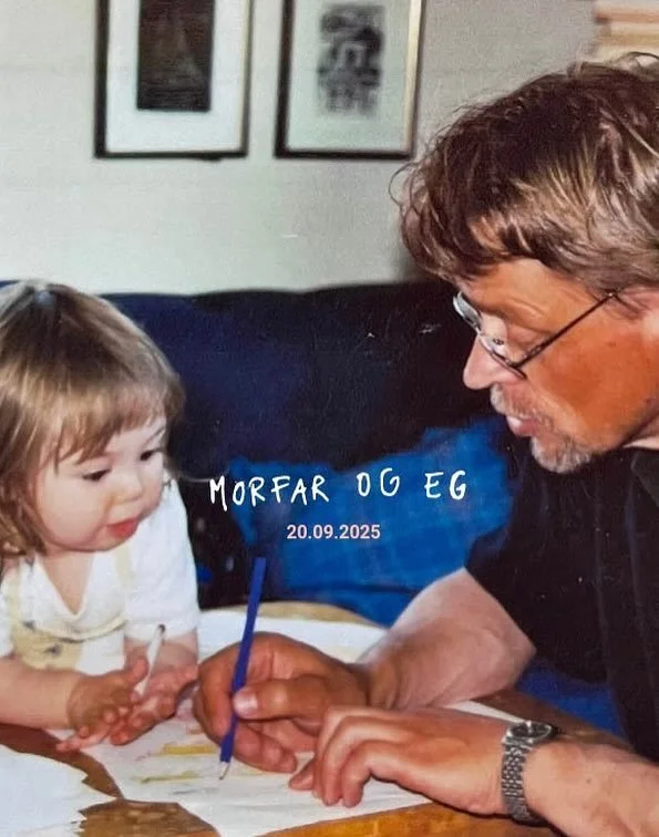 For litt over et &aring;r sida noterte ej ned et &oslash;nske i ei skissebok, og i september skal det ut i virkeligheita💞 Med en av mitt livs aller f&oslash;rste tegnekompisa skal ej stille ut i byen ej e oppvokst, du finne oss p&aring; Bj&oslash;rn
