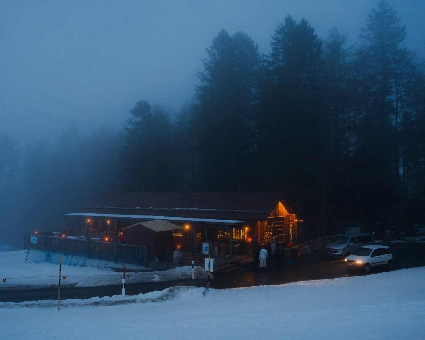 Was f&uuml;r ein wundervolles Fest durfte ich diesen Januar in der Brustenegg H&uuml;tte im Atzm&auml;nnig gemeinsam mit Corinne und Manuel und all ihren liebsten verbringen und festhalten. 📸🫶🏼

Ihre Hochzeitsgesellschaft wussten wirklich, wie man